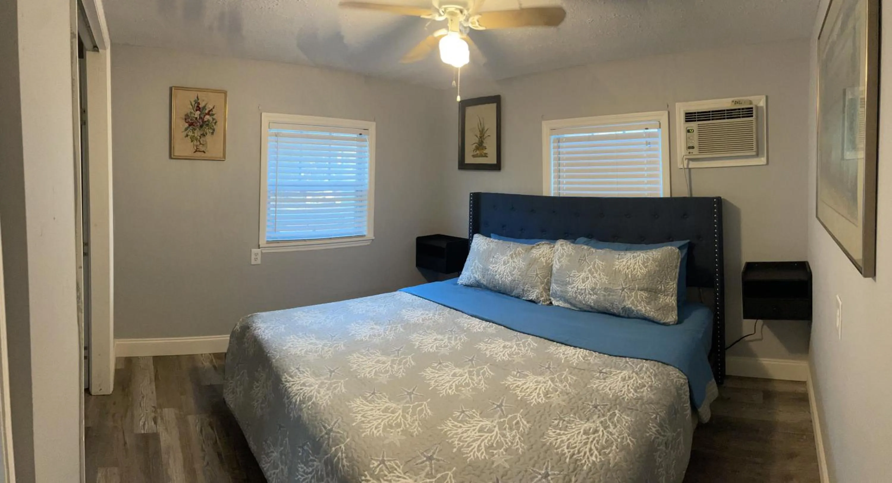 Bed in Nature Coast Inn & Cottages