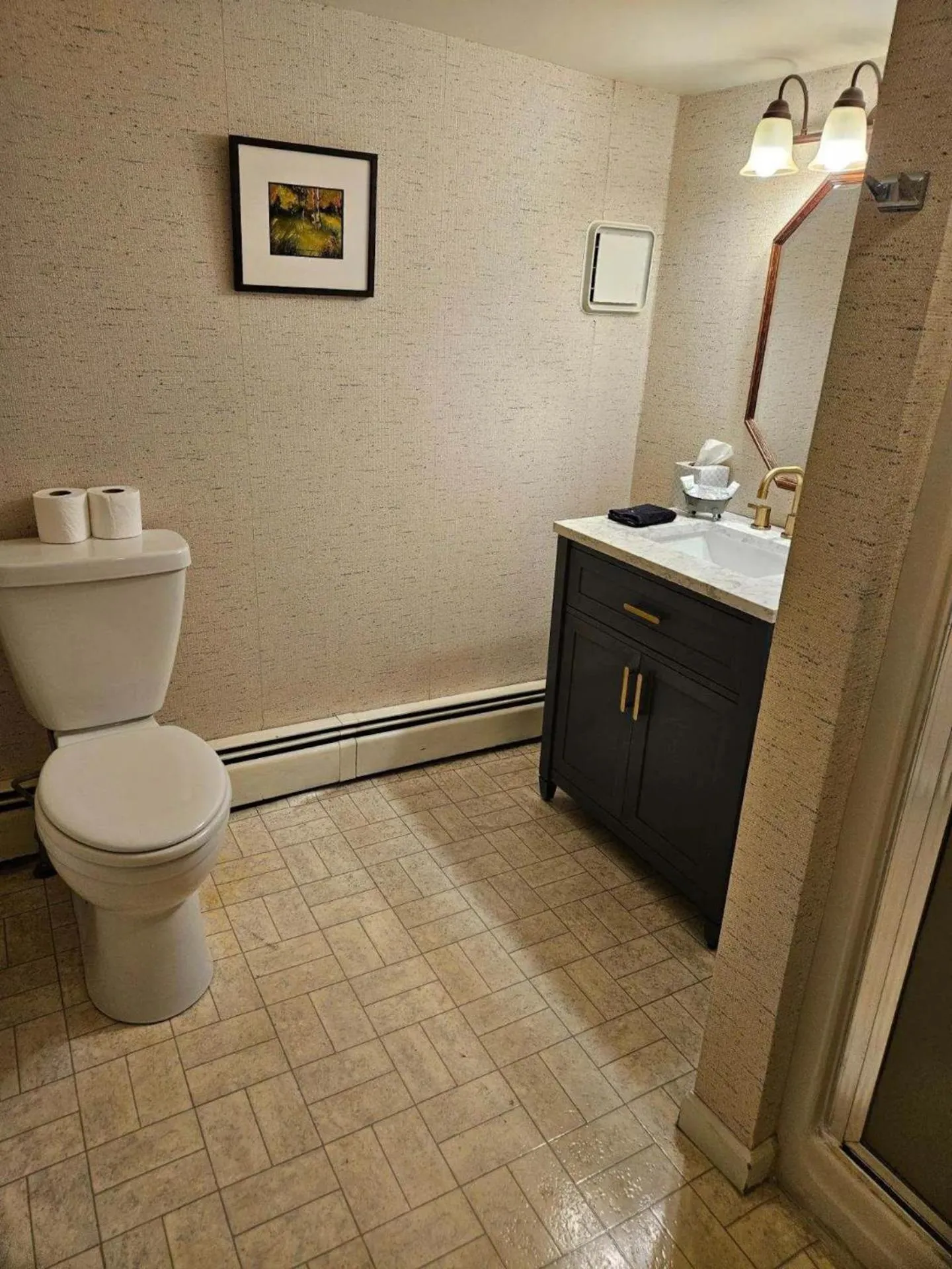 Bathroom in Chester Inn