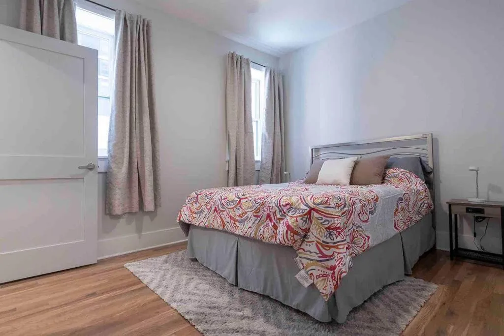Bed in Spacious 1 bed 1 bath Downtown OTR condo minutes walk to the Reds Bengals stadium & more!