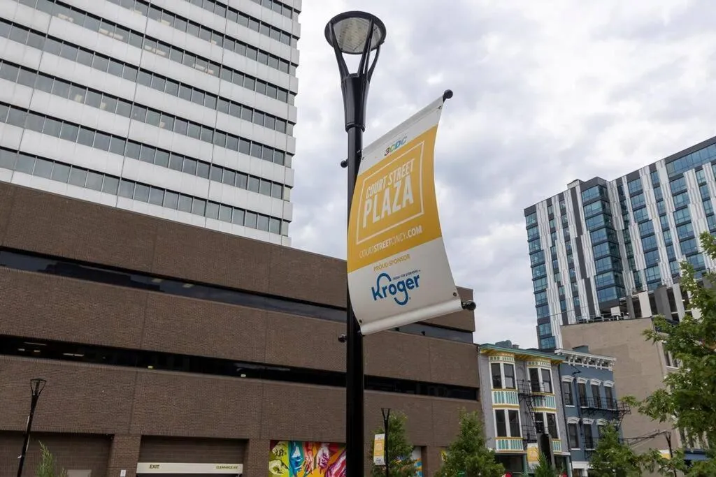 Property building in Spacious 1 bed 1 bath Downtown OTR condo minutes walk to the Reds Bengals stadium & more!