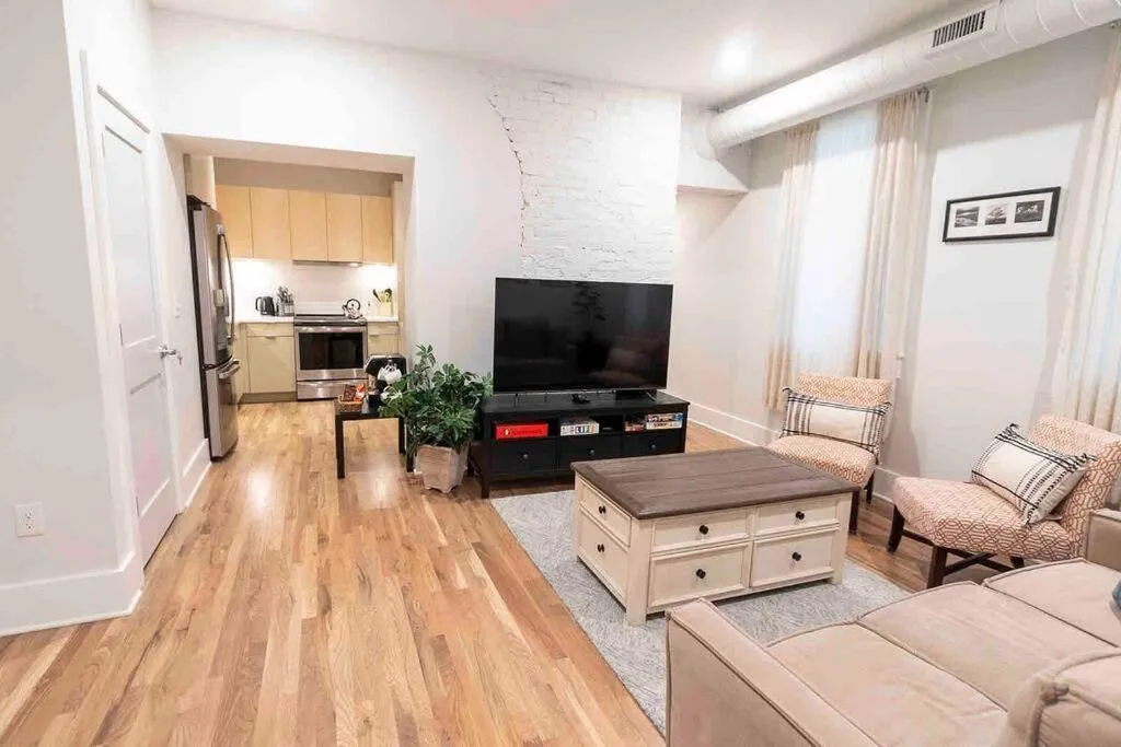TV and multimedia in Spacious 1 bed 1 bath Downtown OTR condo minutes walk to the Reds Bengals stadium & more!