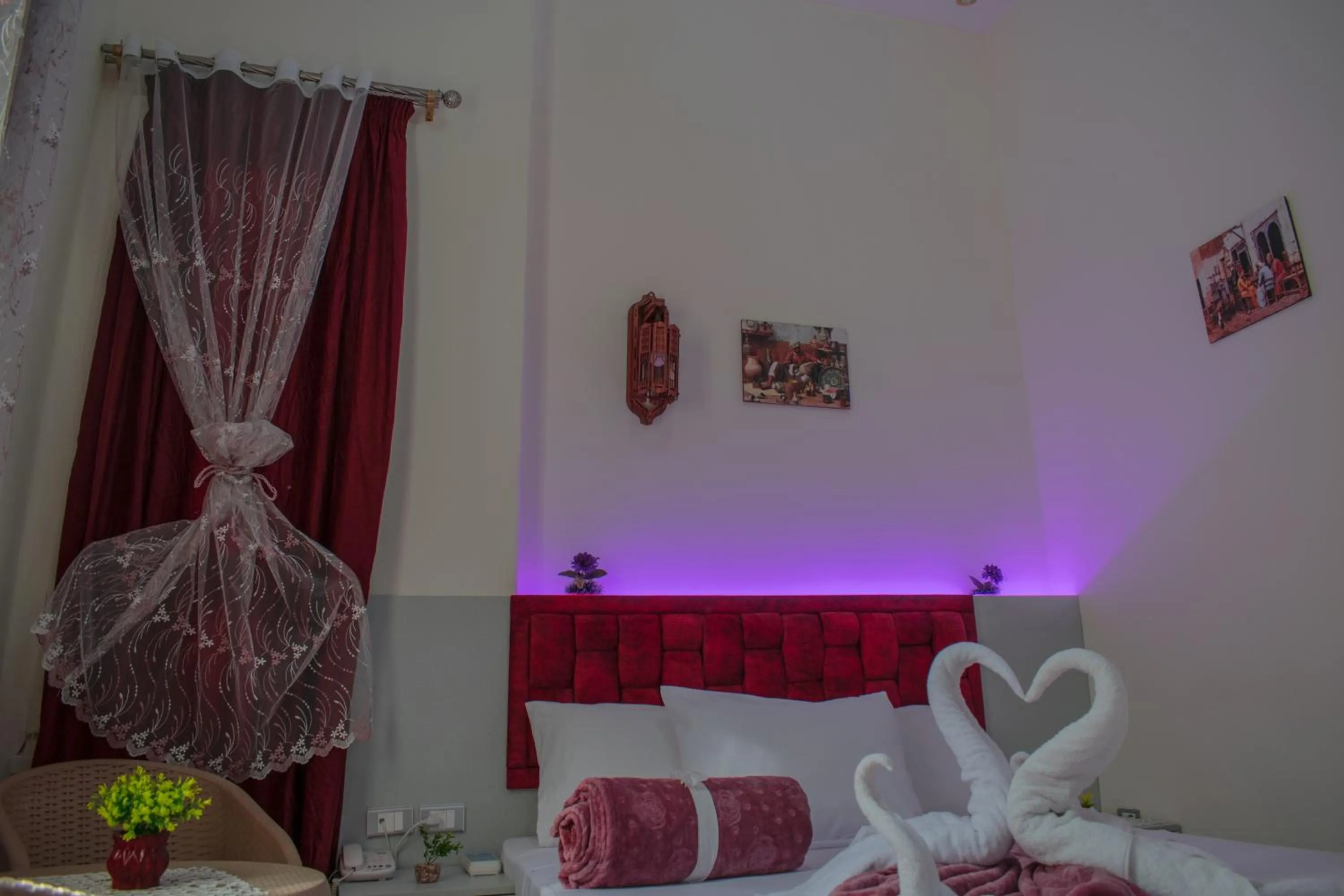 towels, Bed in Crown Hotel