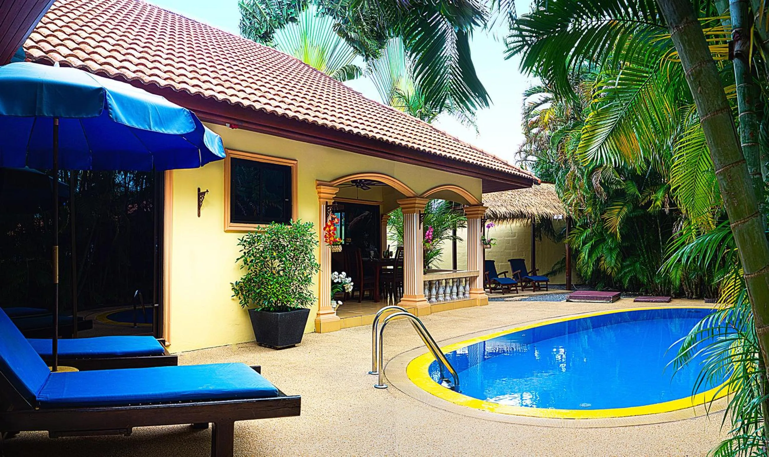 Swimming pool in Coconut Paradise Villas