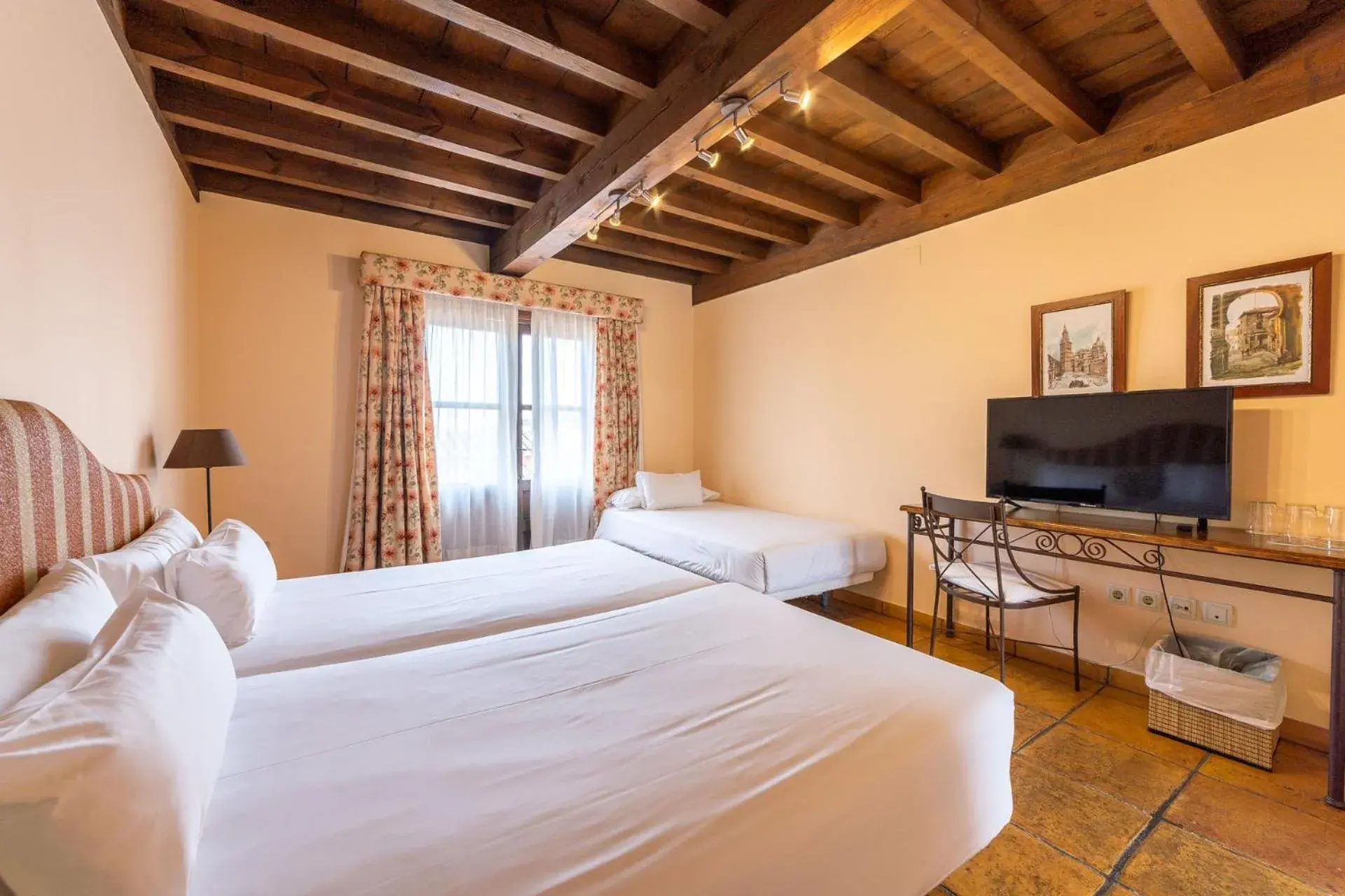 Triple Room with Terrace in Cigarral de Caravantes Triple Room with Terrace in Cigarral de Caravantes