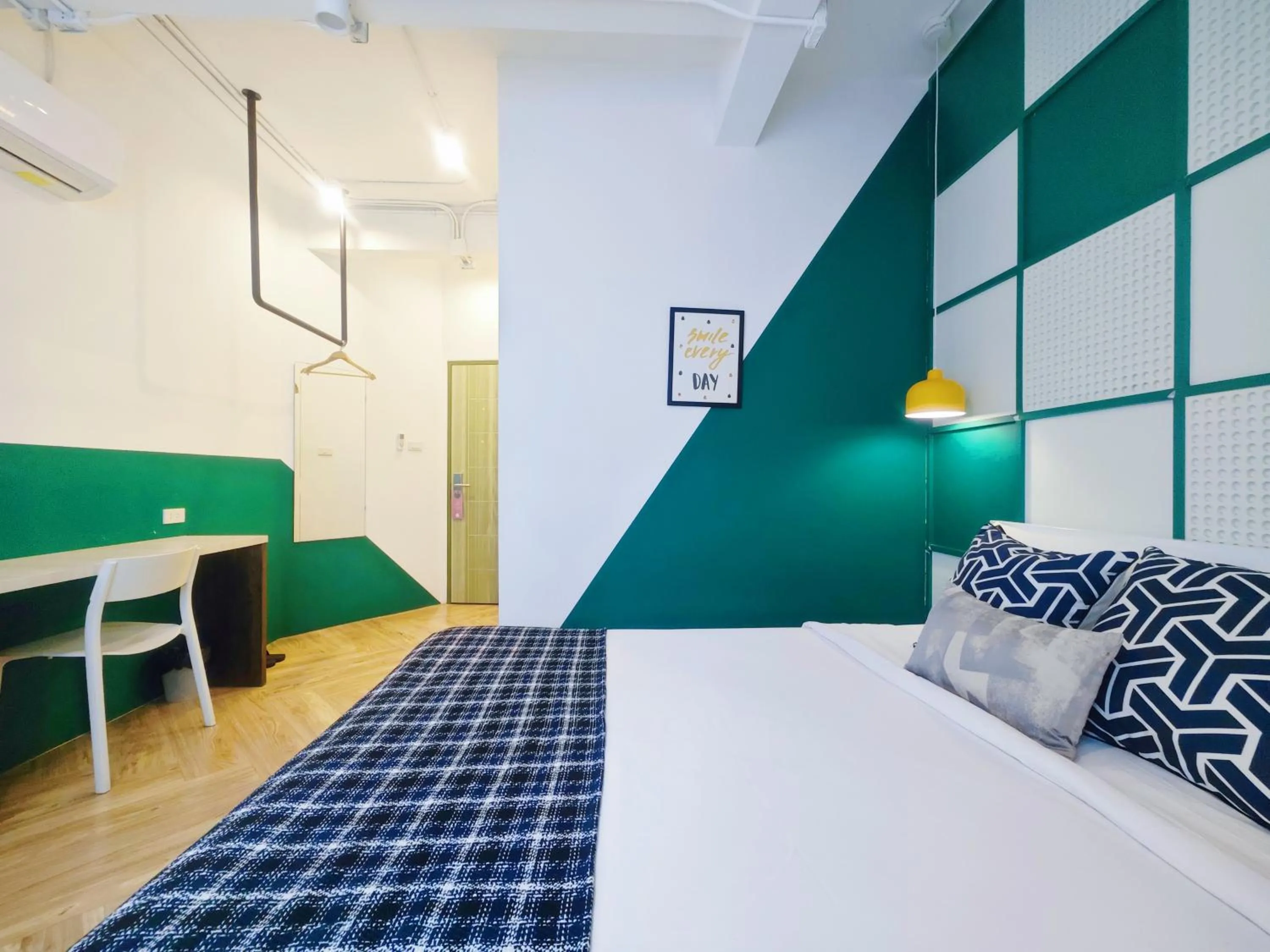 Photo of the whole room, Bed in Ostay Asoke Bangkok