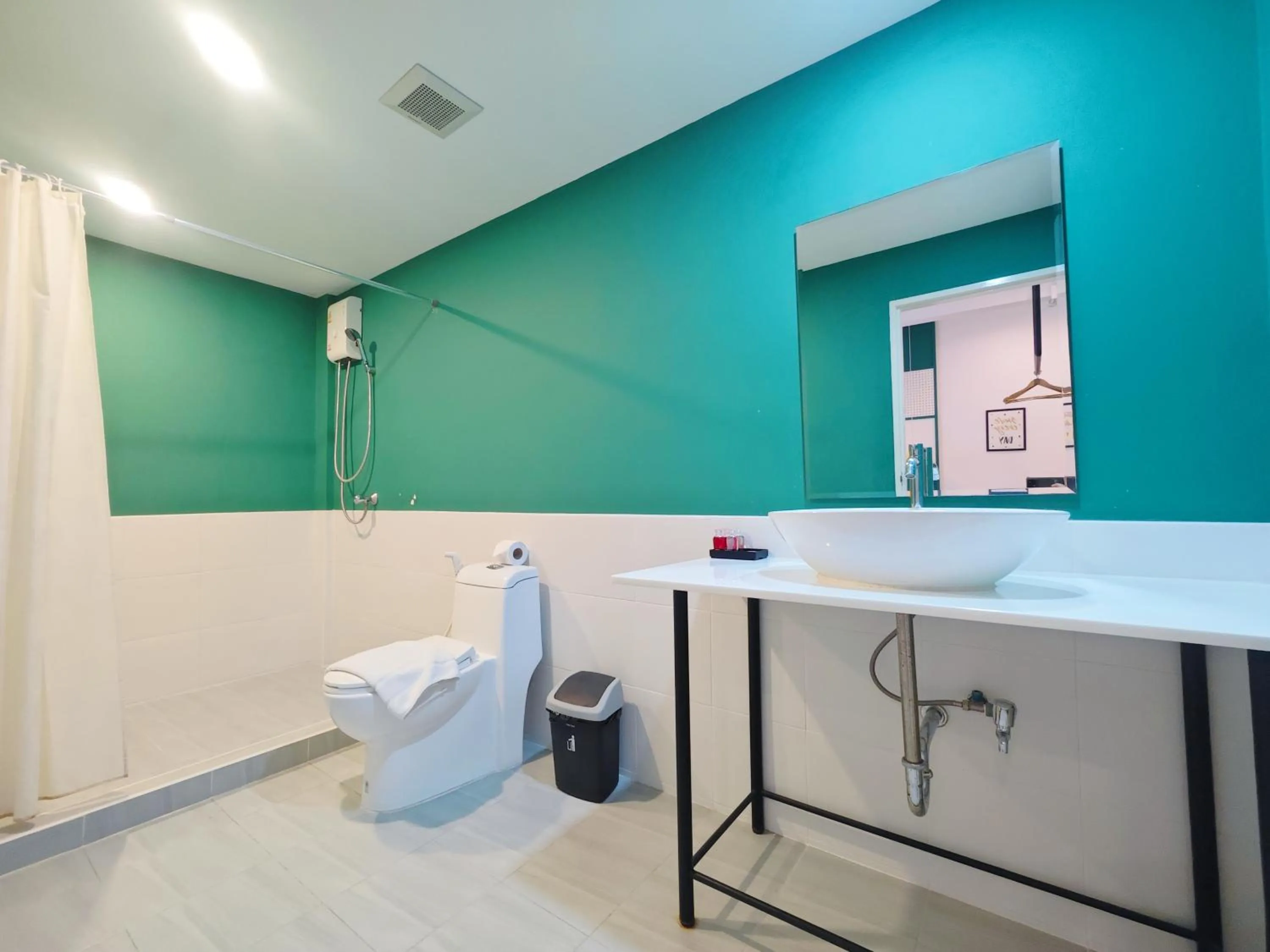 Shower in Ostay Asoke Bangkok