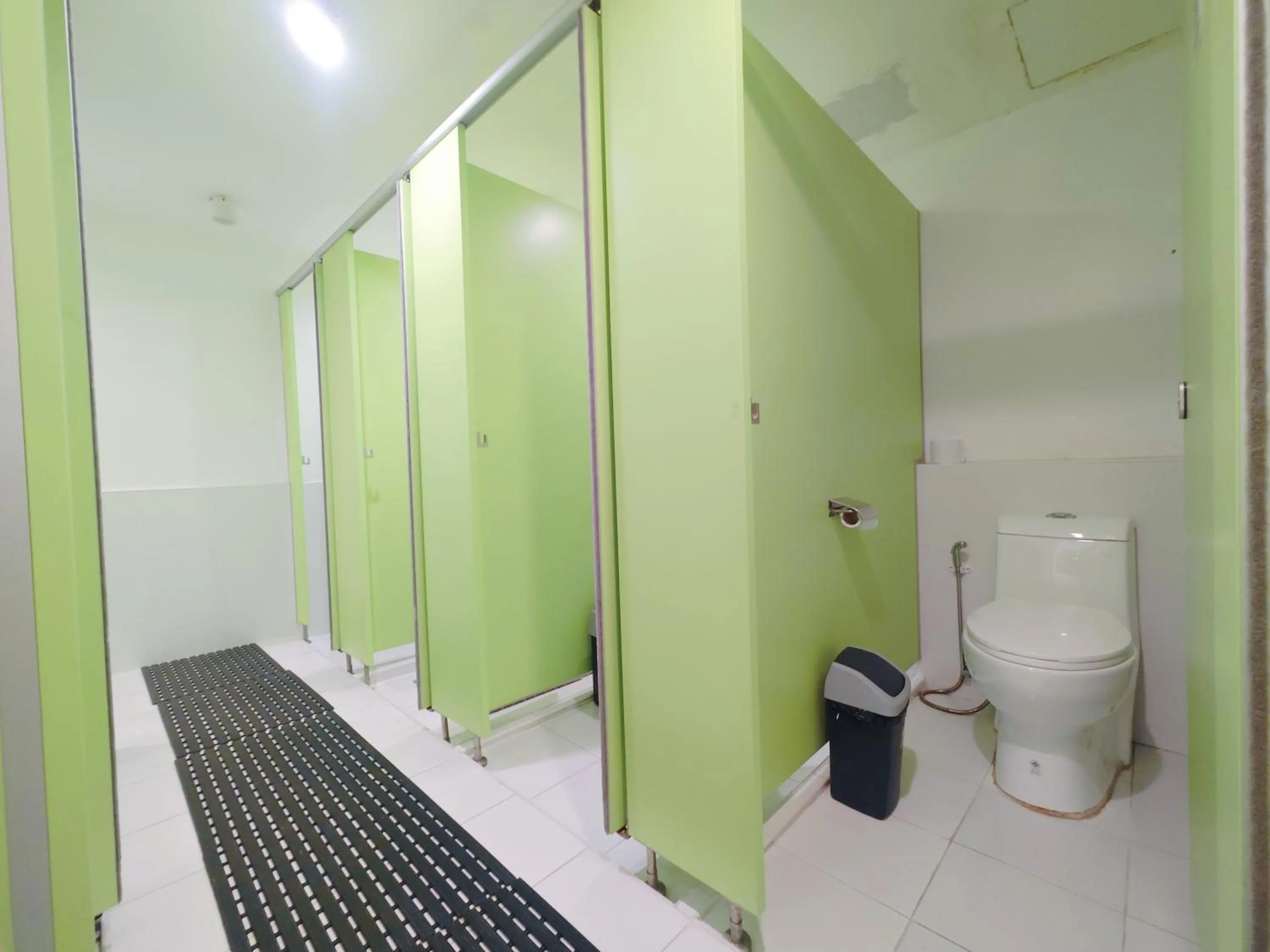 Toilet in Ostay Asoke Bangkok