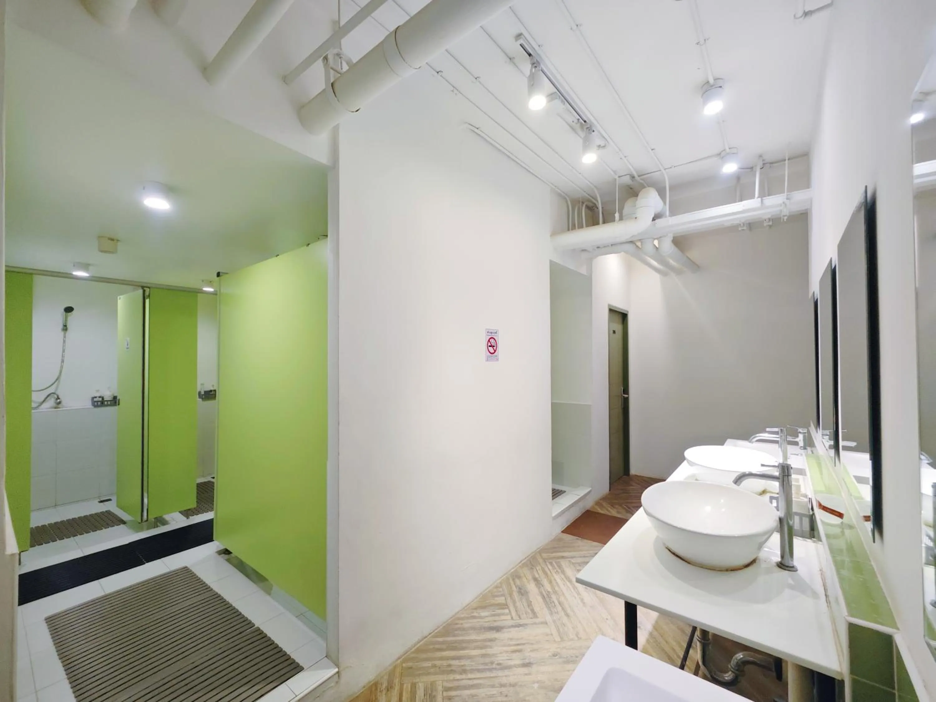 Toilet in Ostay Asoke Bangkok