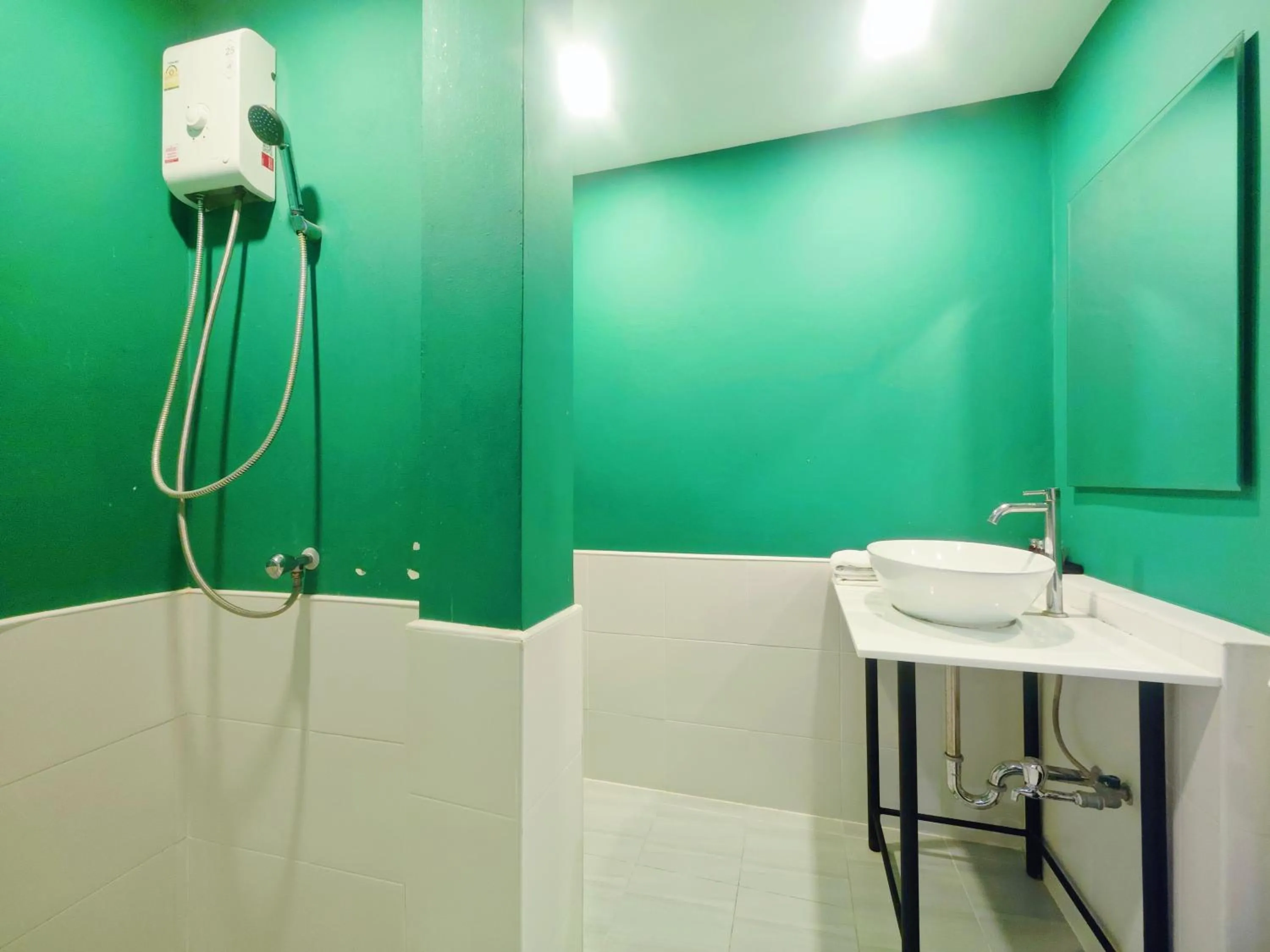 Shower in Ostay Asoke Bangkok