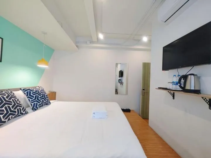 Photo of the whole room, Bed in Ostay Asoke Bangkok