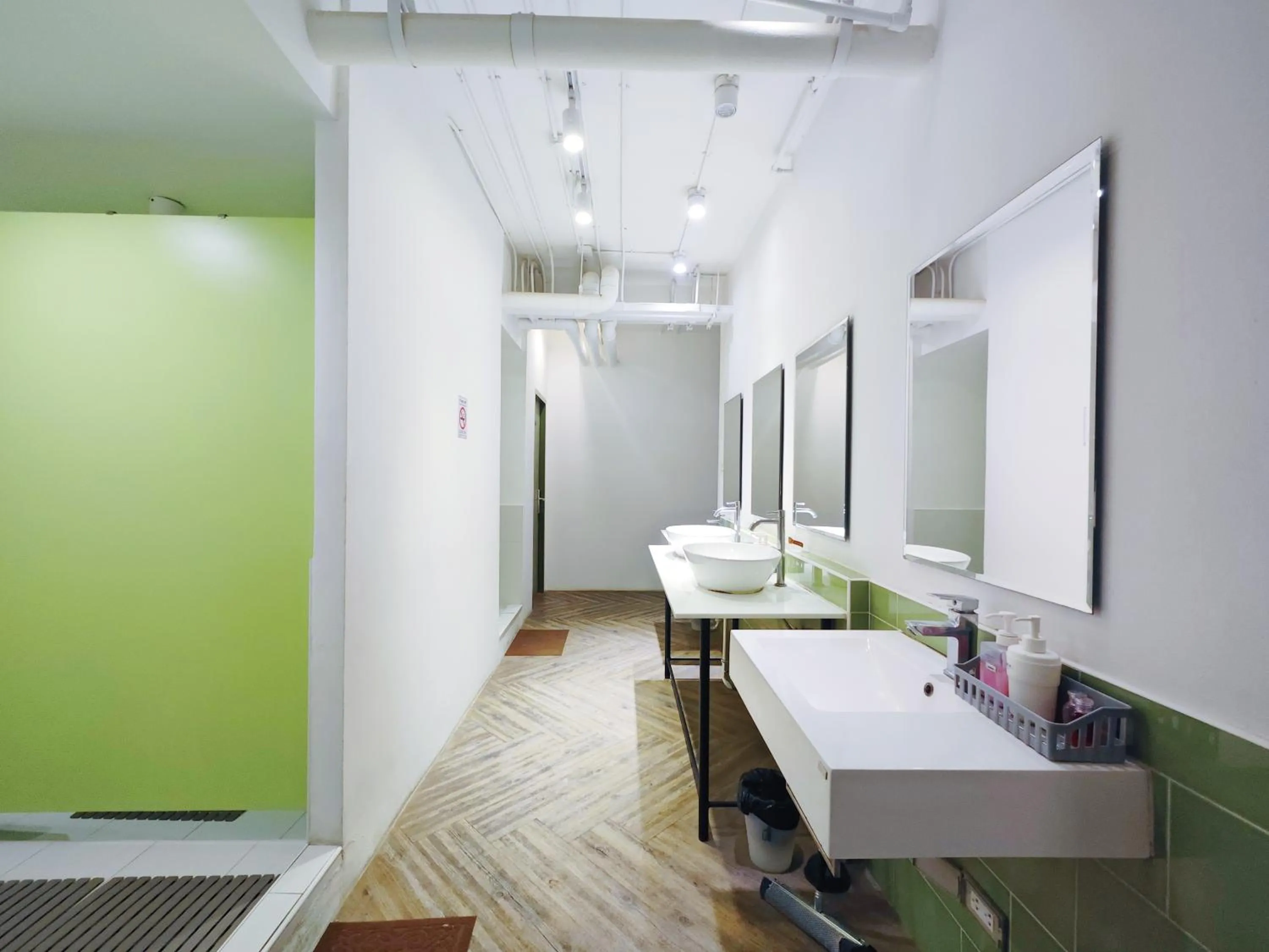 Toilet in Ostay Asoke Bangkok