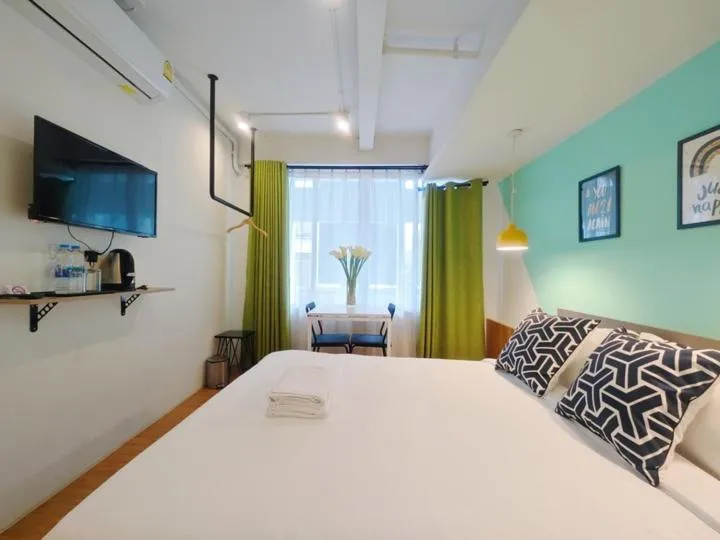 Photo of the whole room, Bed in Ostay Asoke Bangkok