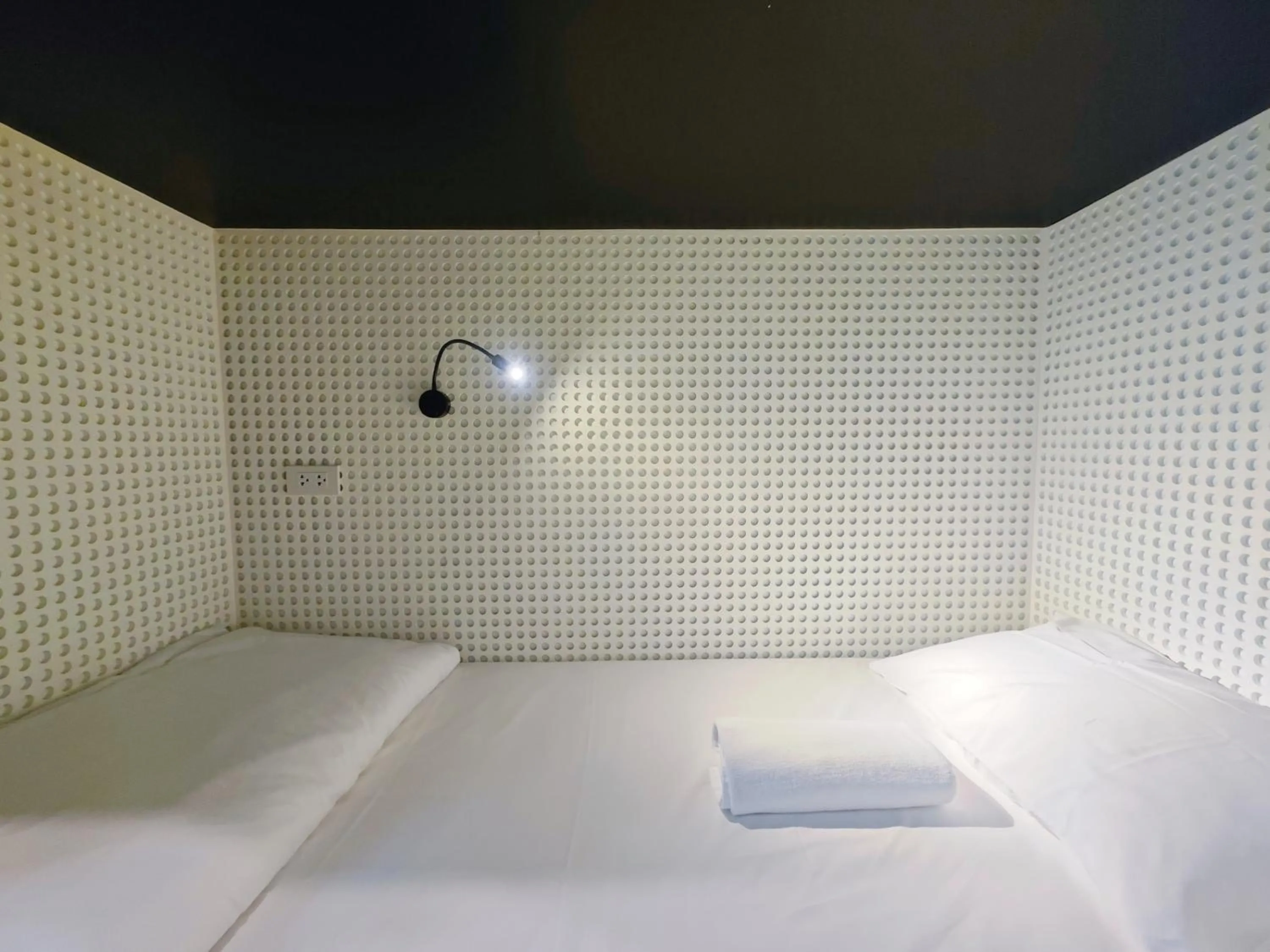 Bedroom, Bed in Ostay Asoke Bangkok