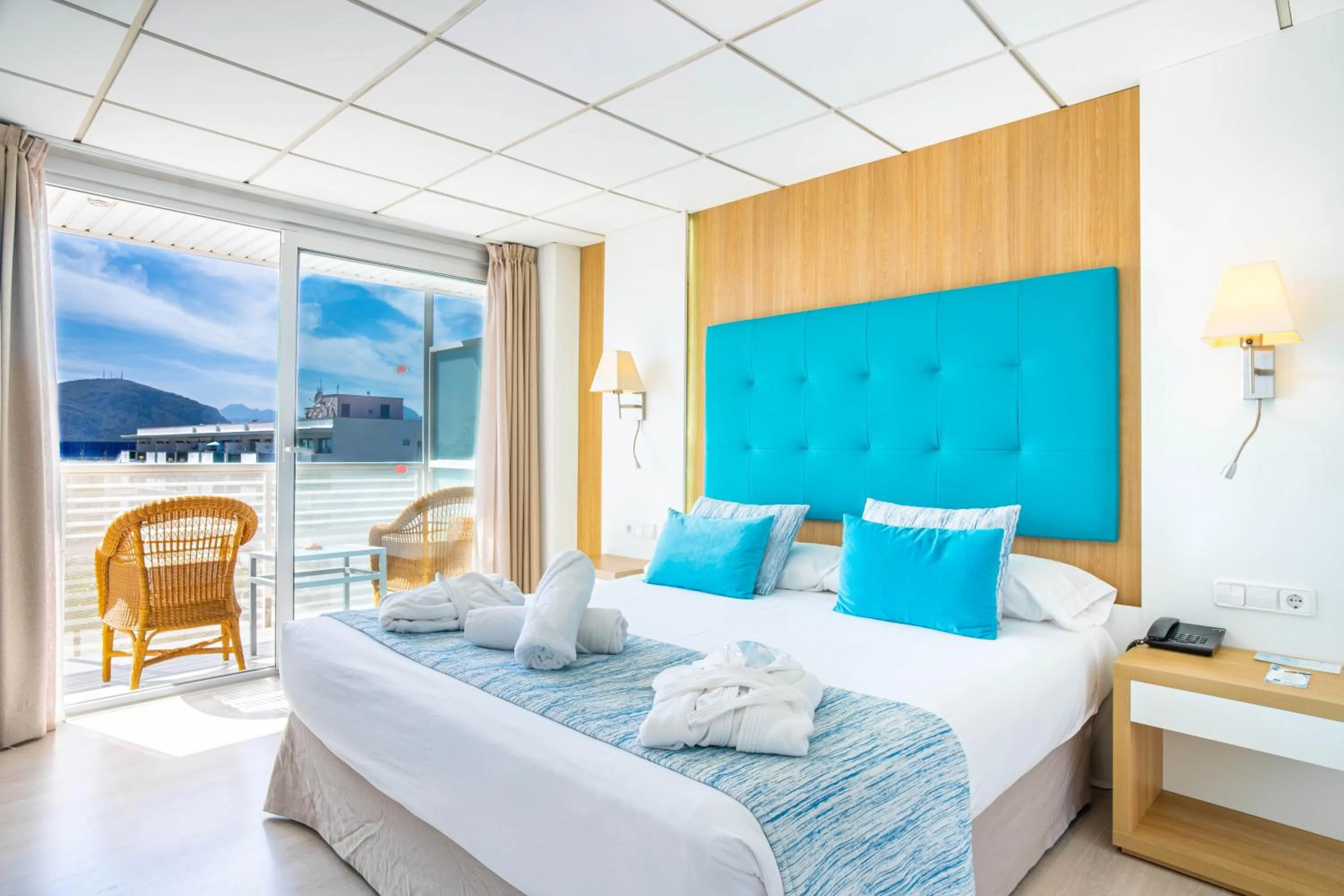 Bedroom, Bed in Bahía de Alcudia Hotel & Spa