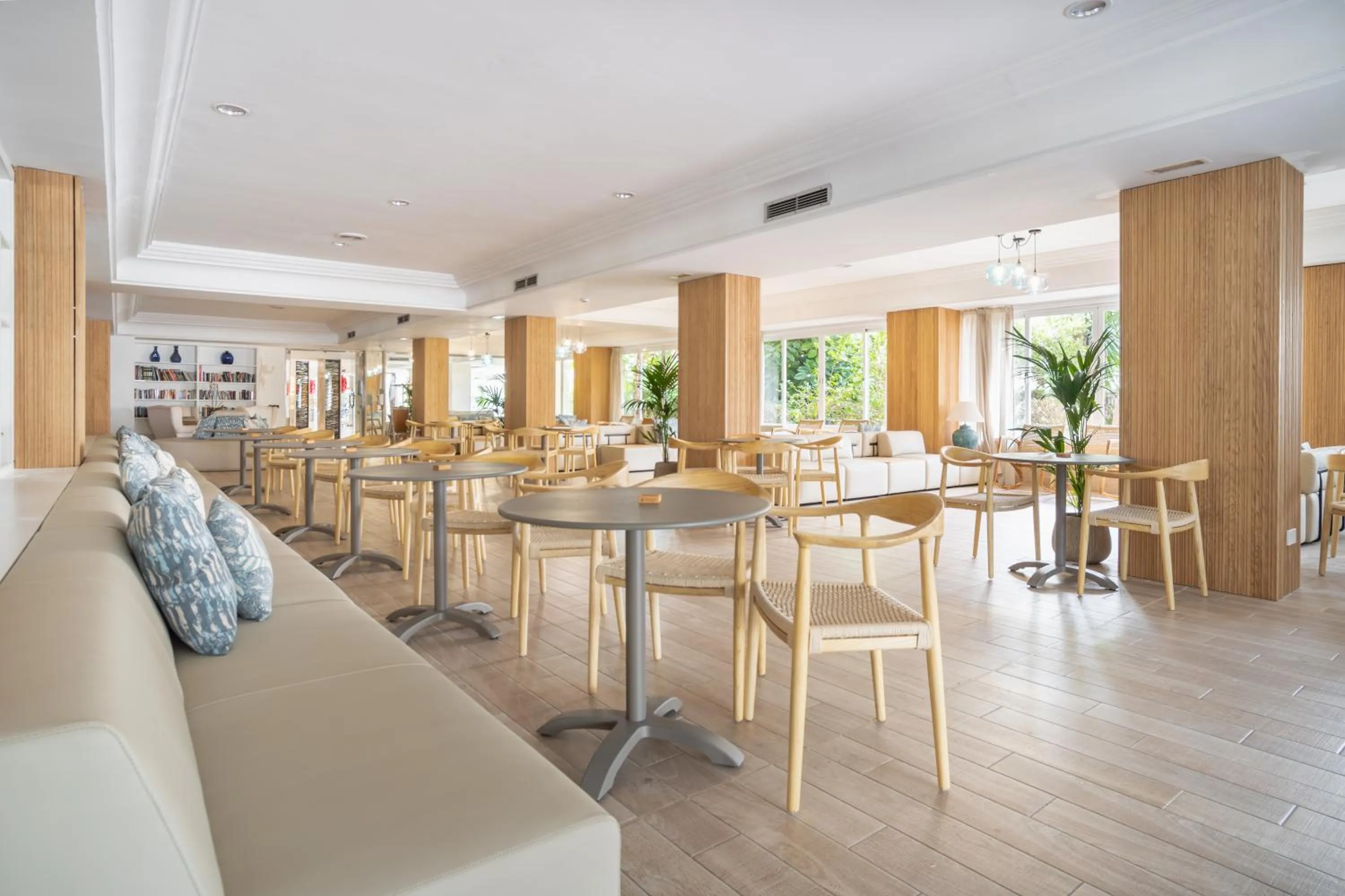 Living room in Bahía de Alcudia Hotel & Spa
