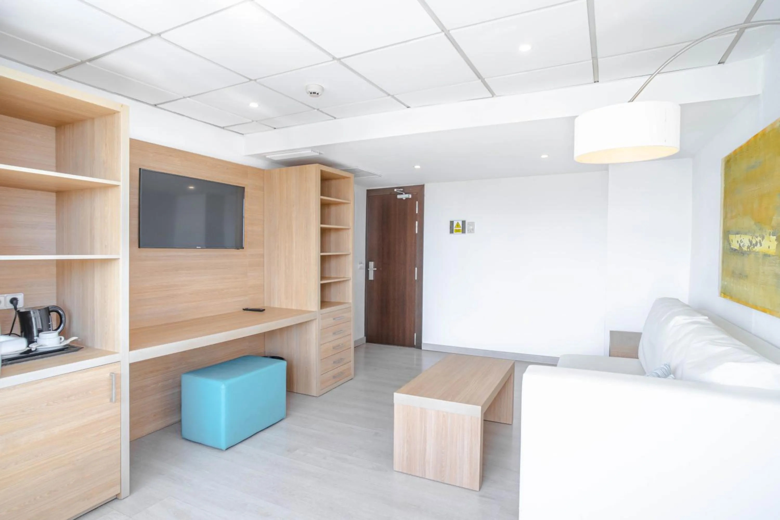 Coffee/tea facilities, Bed in Bahía de Alcudia Hotel & Spa