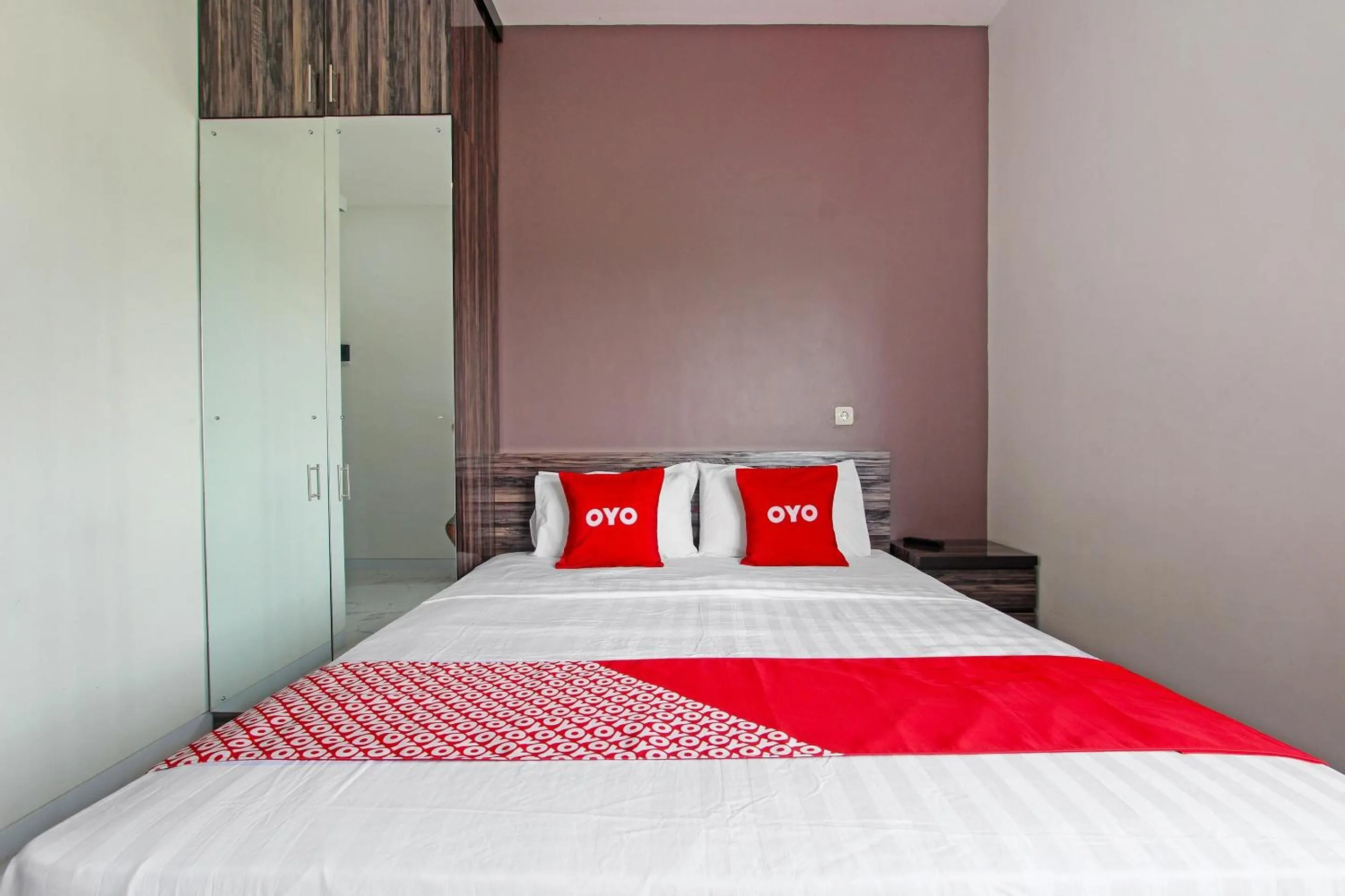 Bedroom, Bed in Capital O 91665 D'prof Exclusive Guesthouse