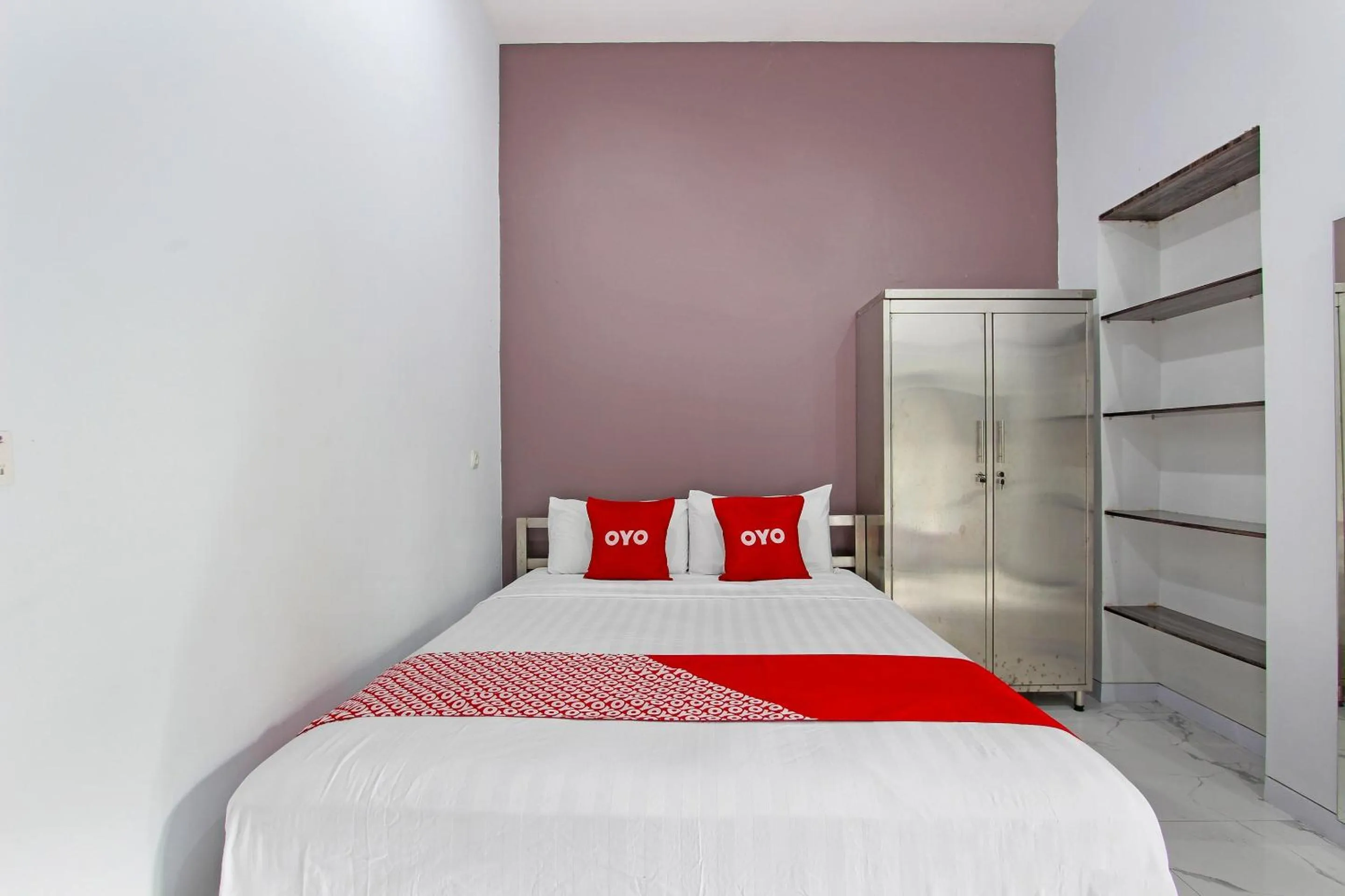 Bedroom, Bed in Capital O 91665 D'prof Exclusive Guesthouse