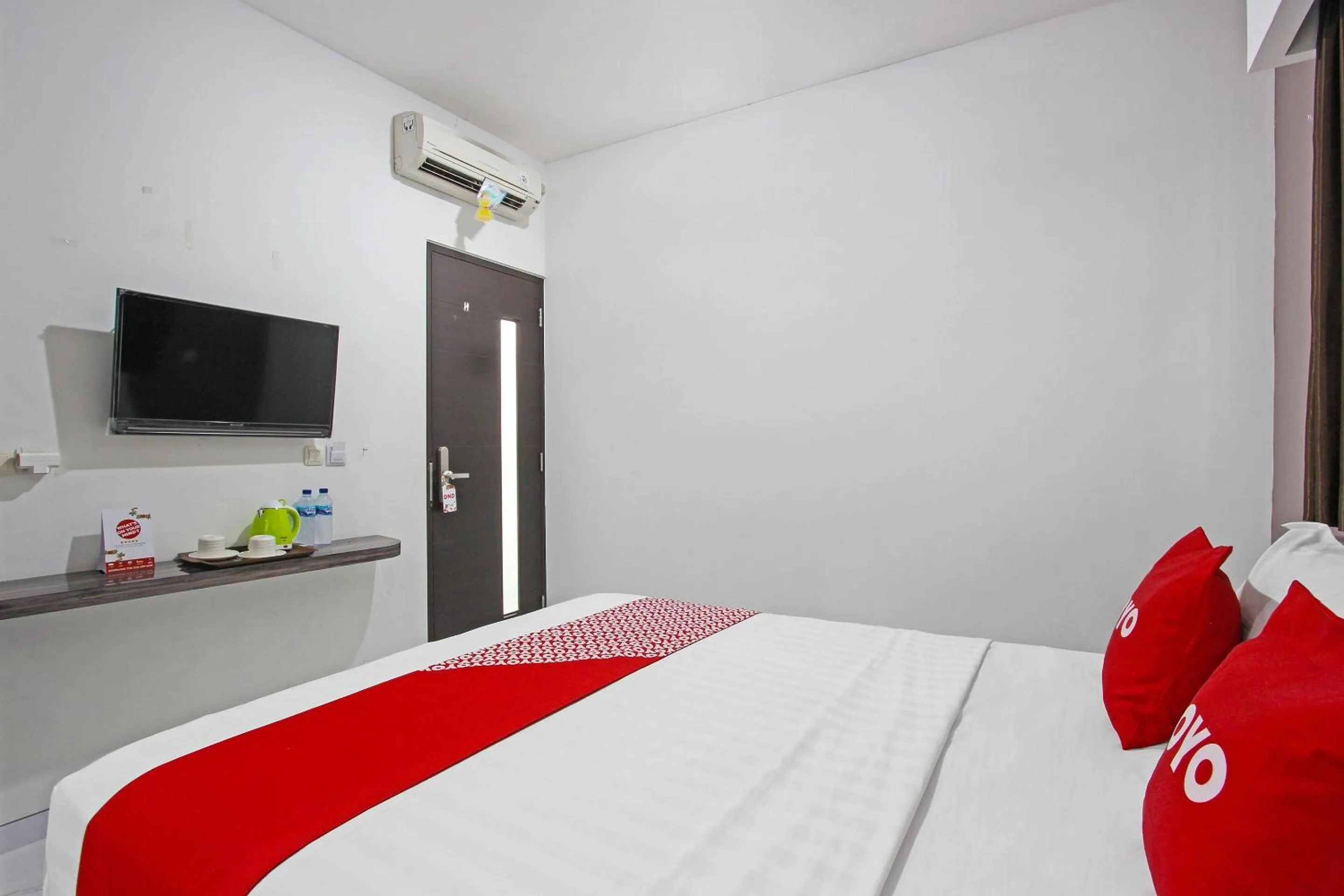 Bedroom, Bed in Capital O 91665 D'prof Exclusive Guesthouse