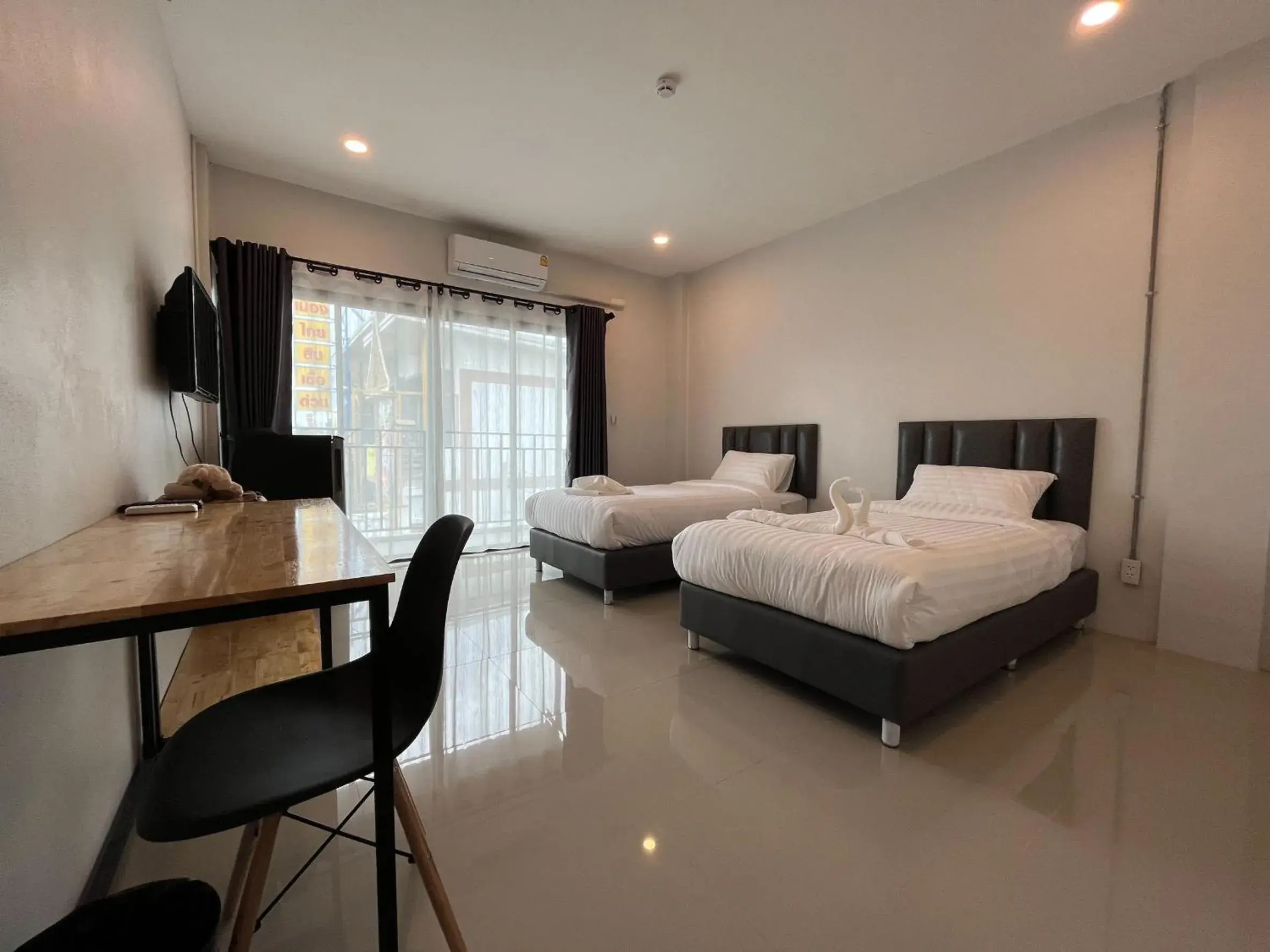 Twin Room with Balcony in Life Hotel Rongkhun - White Temple Chiangrai Twin Room with Balcony in Life Hotel Rongkhun - White Temple Chiangrai