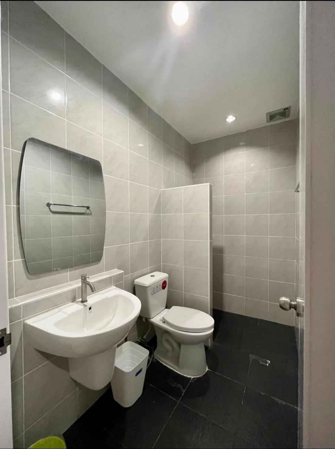 Bathroom in Life Hotel Rongkhun - White Temple Chiangrai