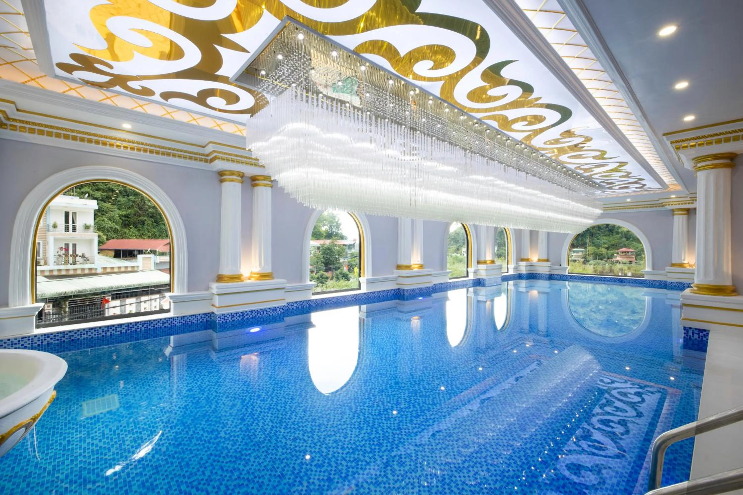 Swimming pool in Glenda Tower Moc Chau Hotel