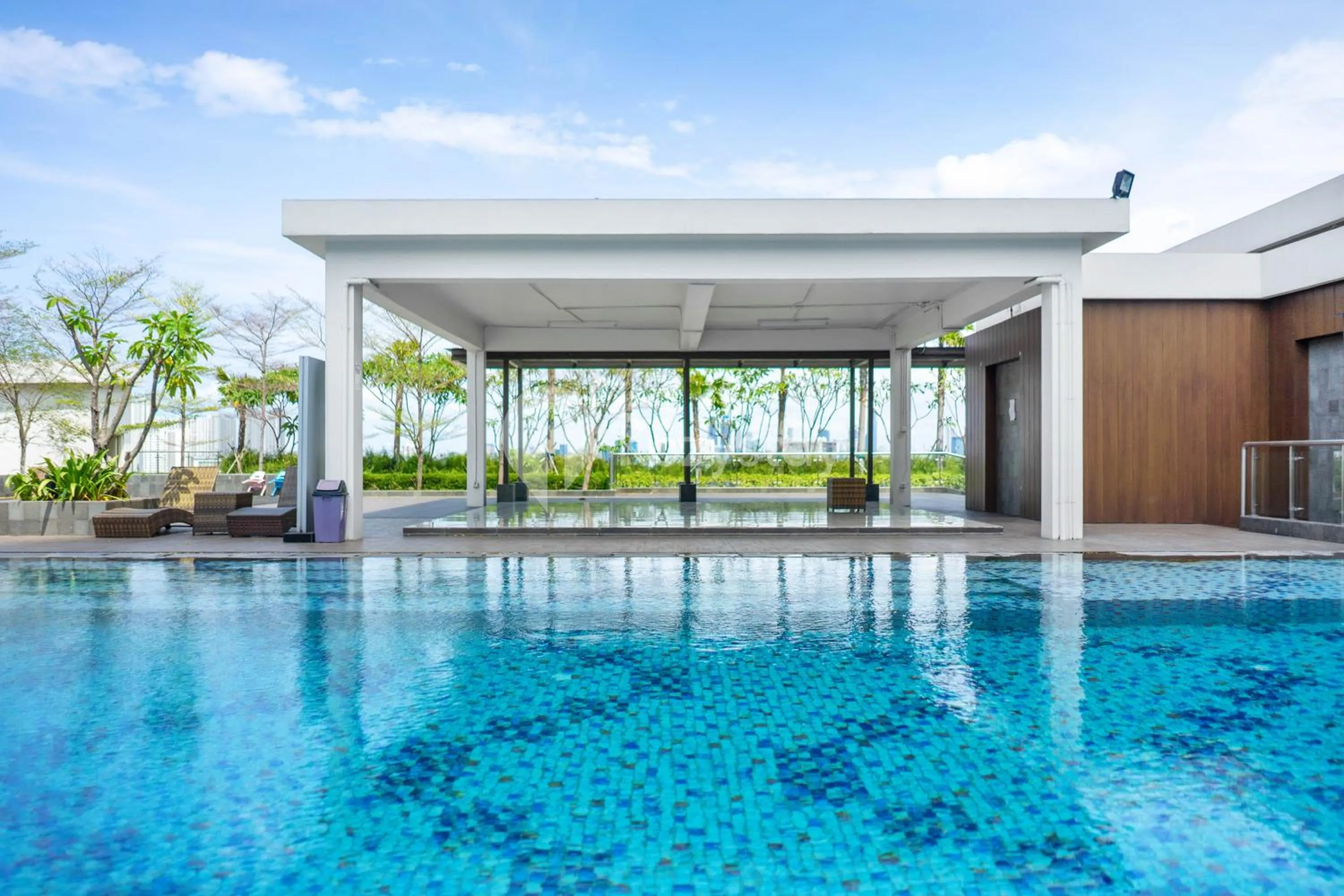 Swimming pool in Orchid by Kozystay - Kebon Jeruk