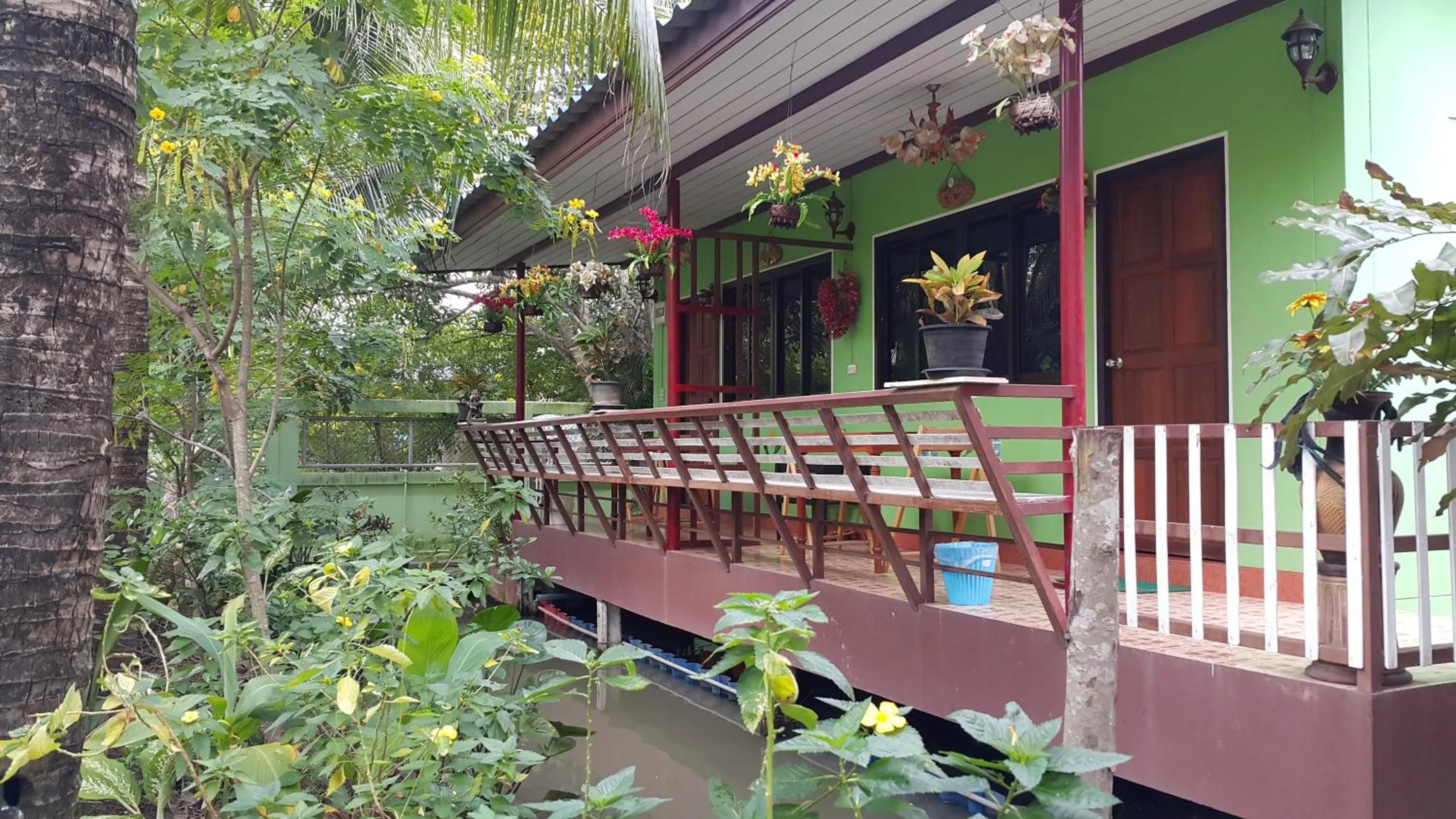 Warakorn Baansuan Amphawa