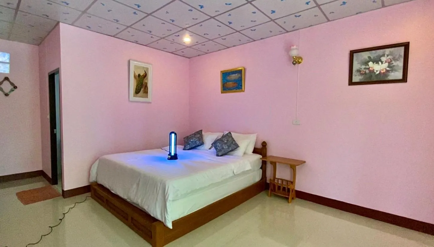 Bed in Warakorn Baansuan Amphawa