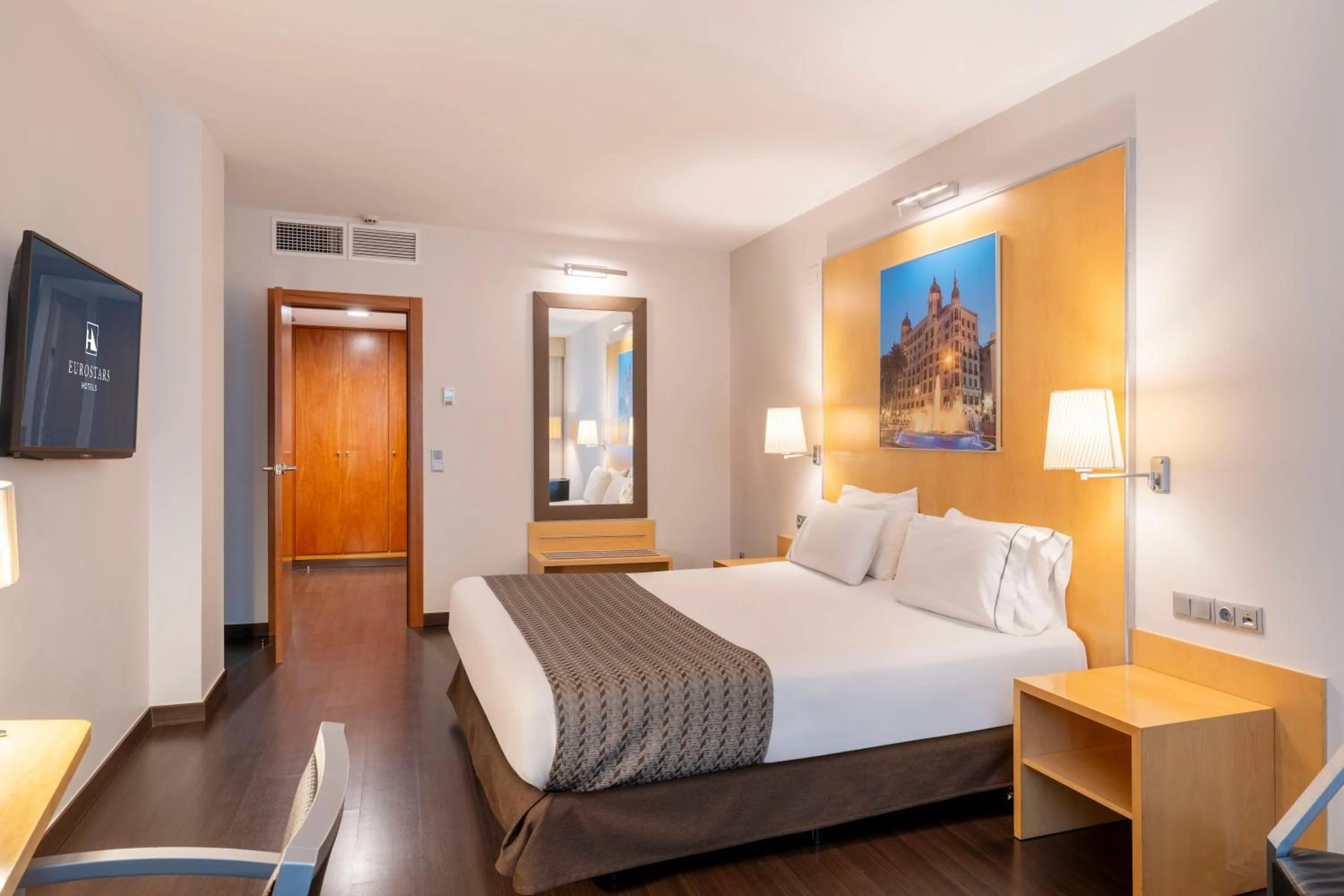Bed in Eurostars Centrum Alicante