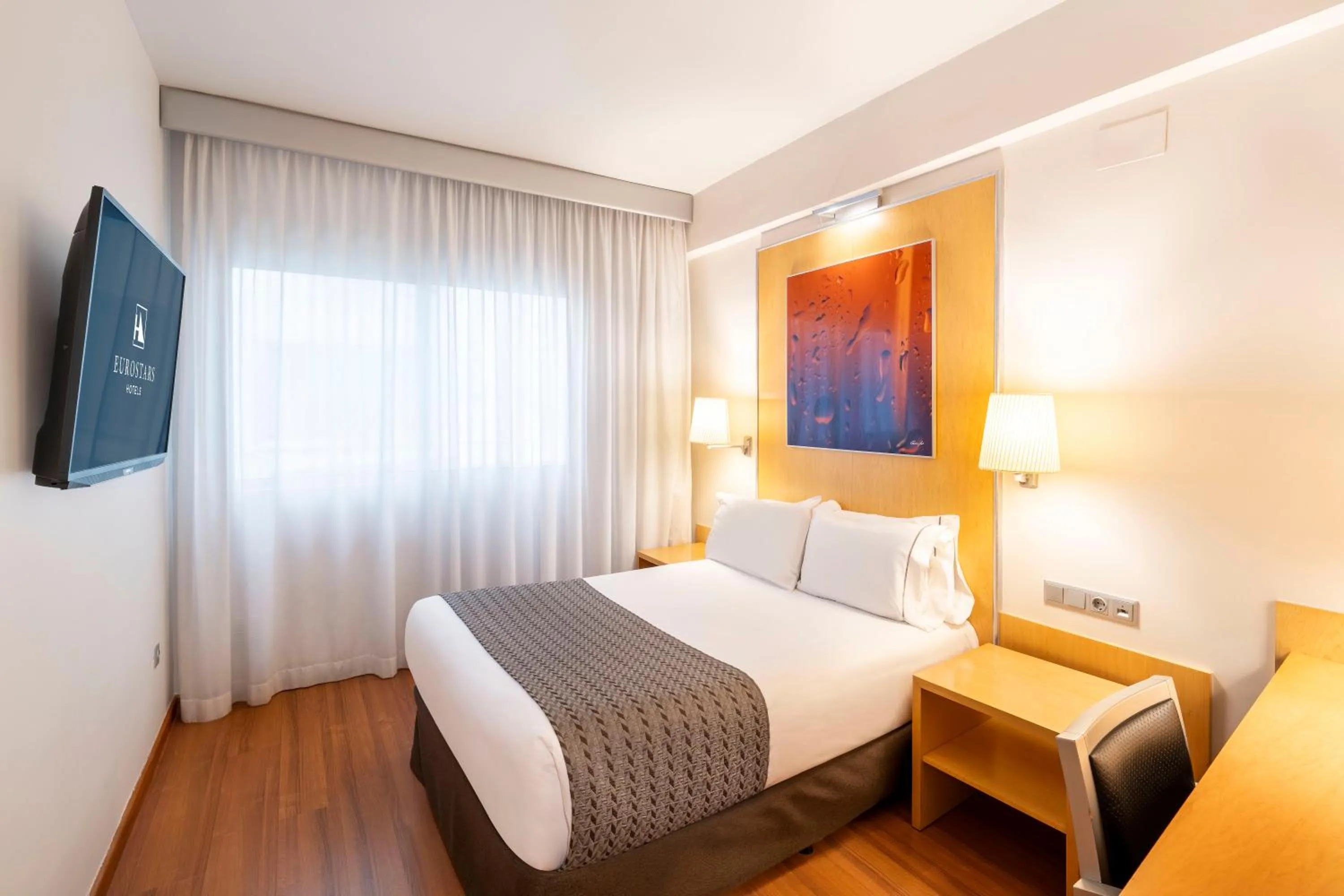 Bed in Eurostars Centrum Alicante