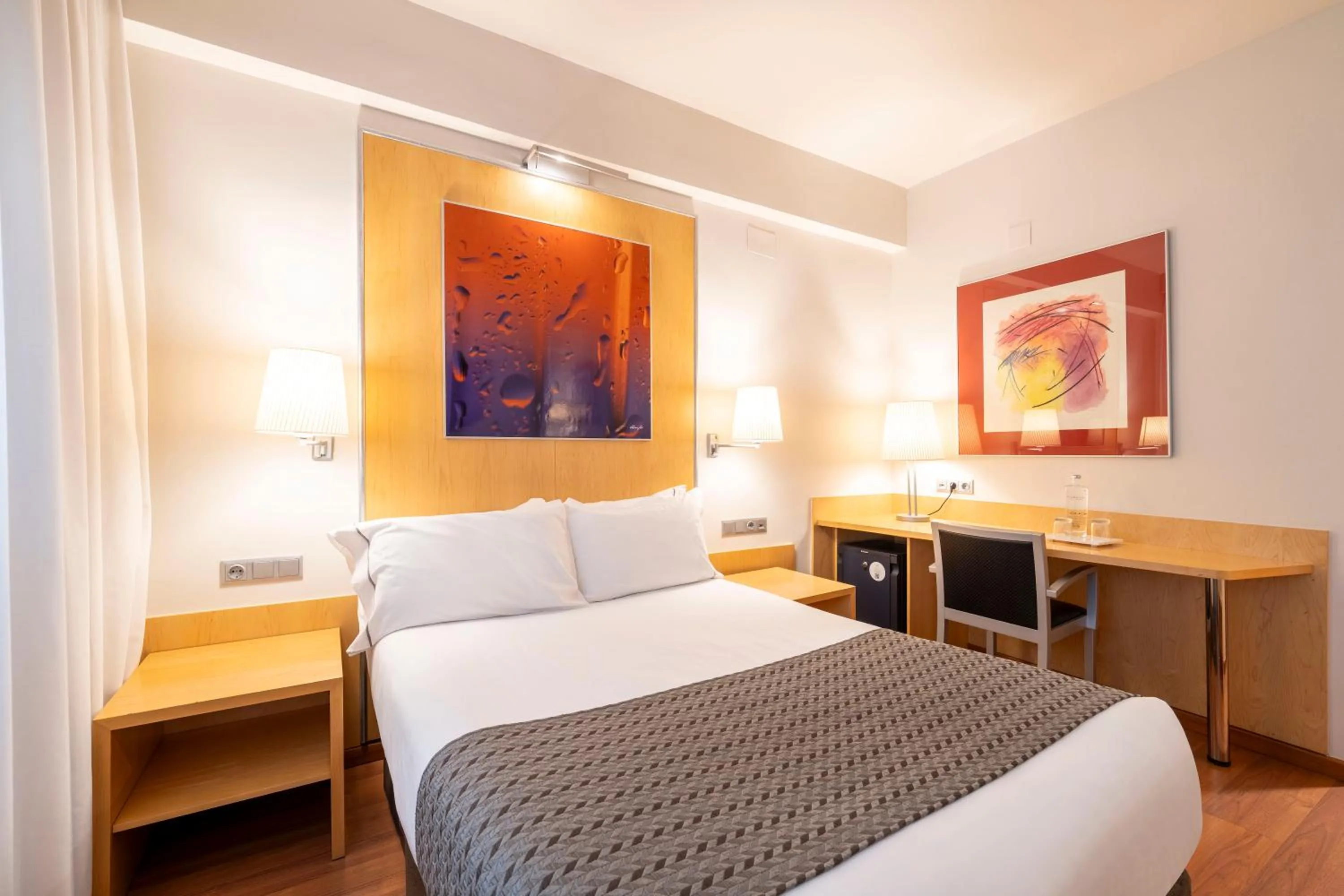 Bed in Eurostars Centrum Alicante