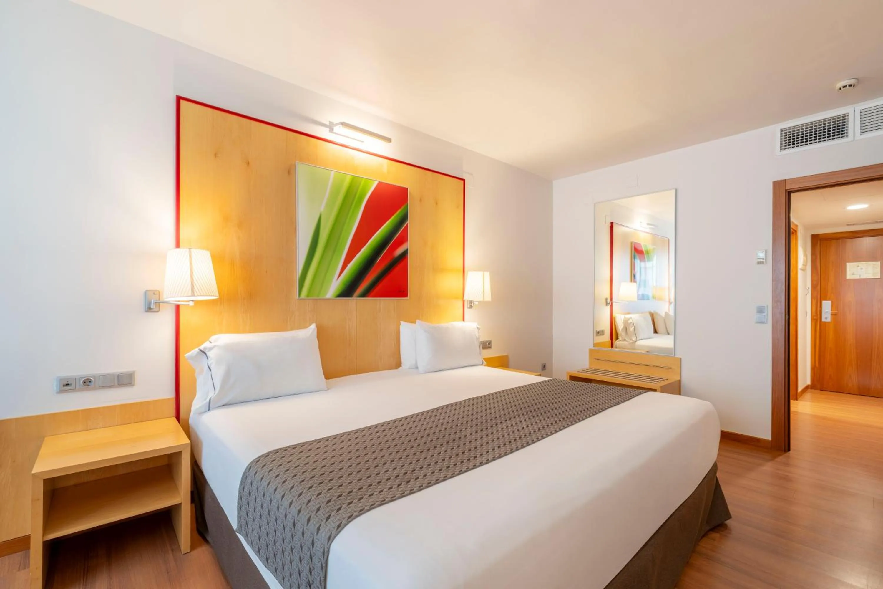 Bed in Eurostars Centrum Alicante