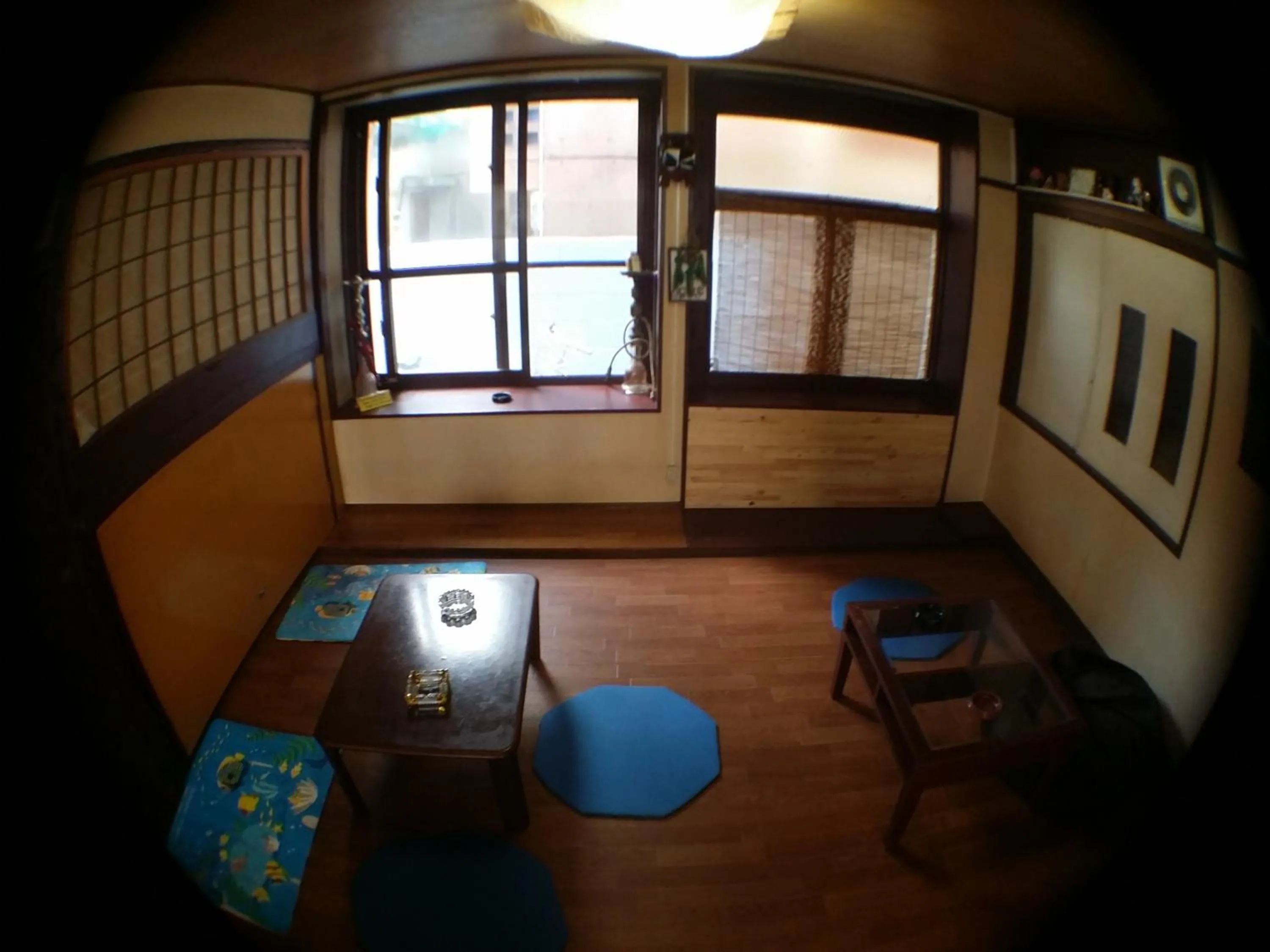 Communal lounge/ TV room in Guesthouse Base Okinawa