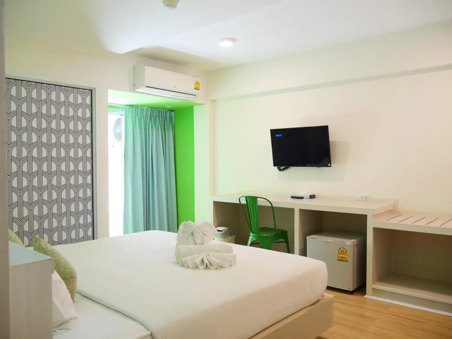 Balcony/Terrace, Bed in The Tint At Phuket Town - SHA Plus