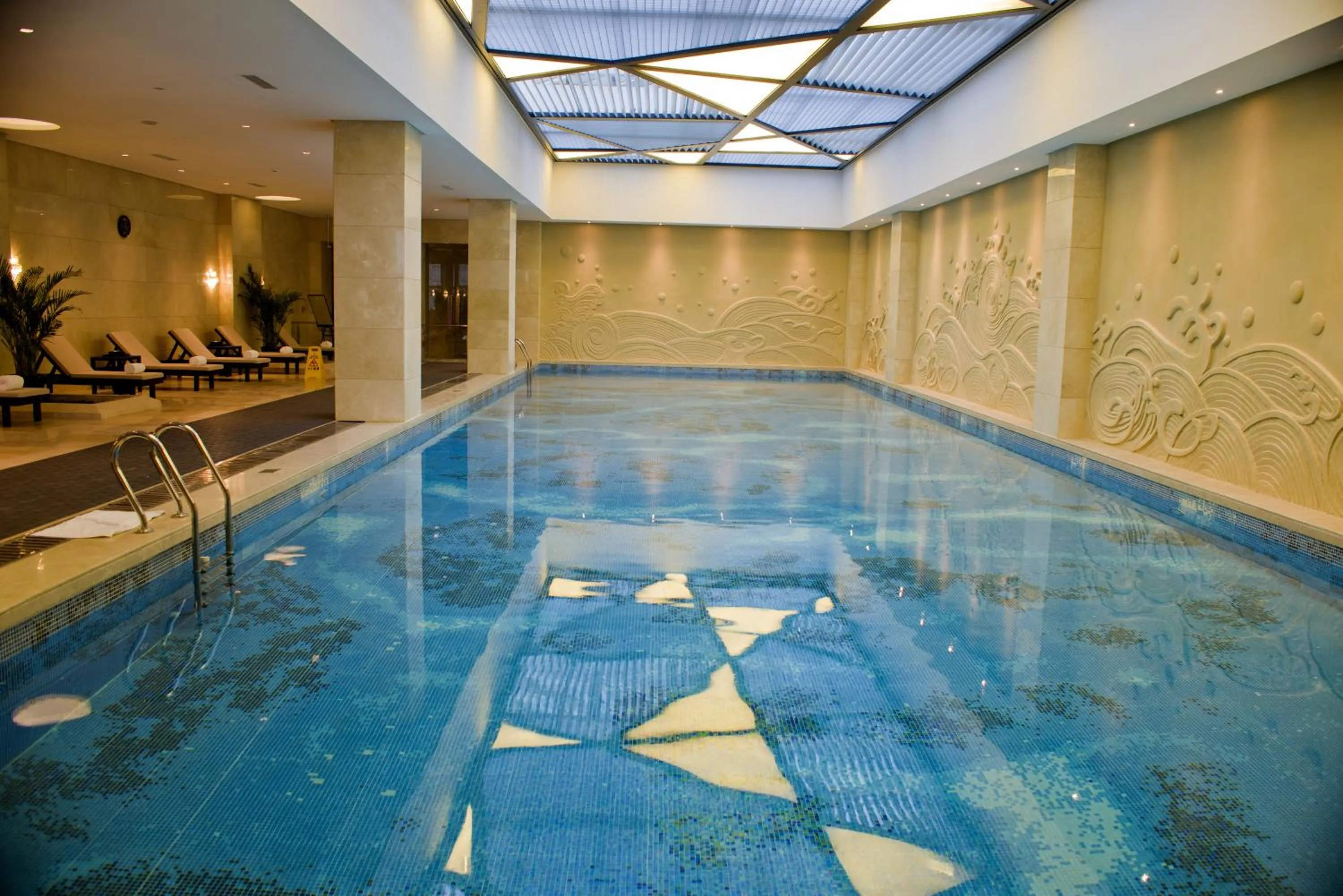 Swimming pool in Yangzhong Firth Jinling Grand Hotel