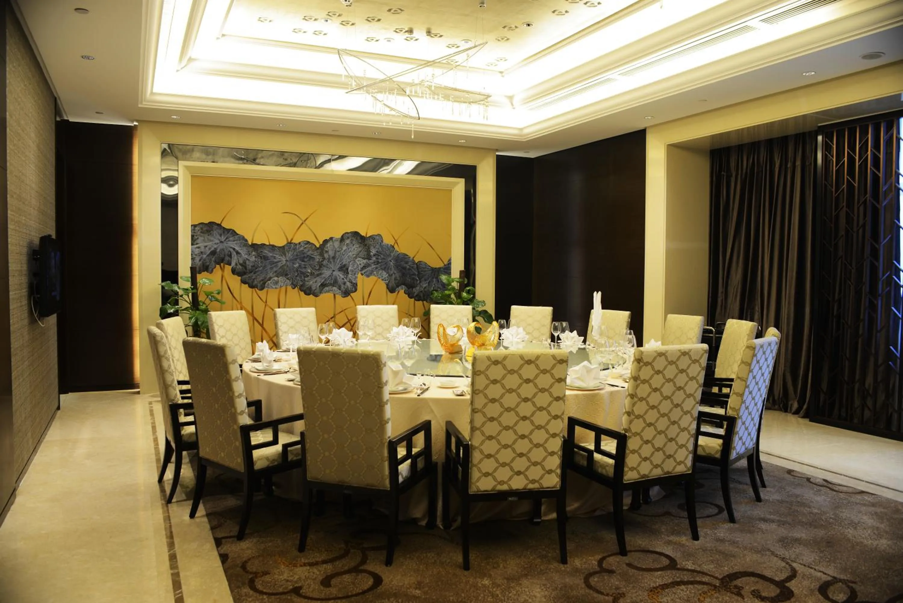 Business facilities in Yangzhong Firth Jinling Grand Hotel