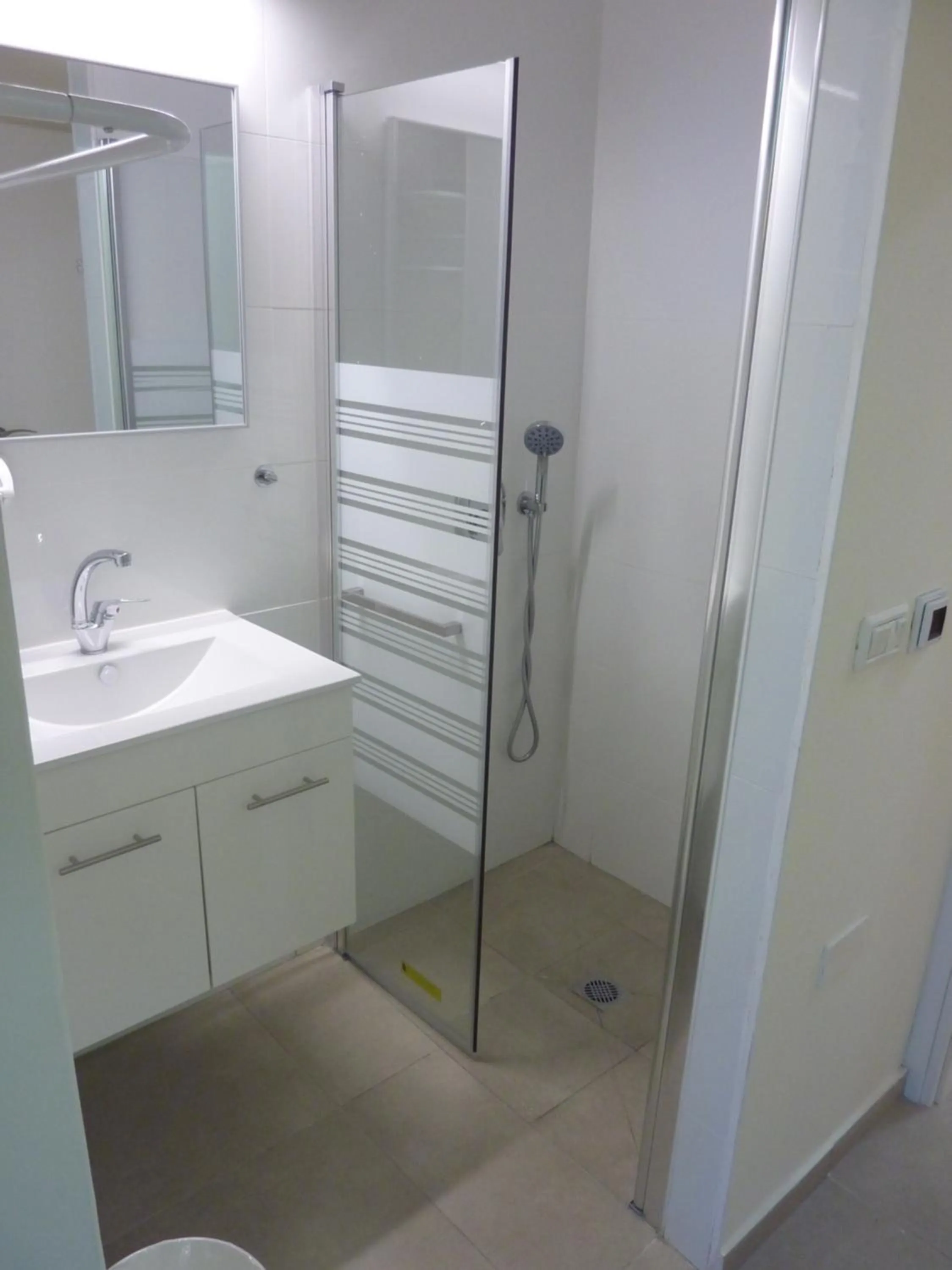 Bathroom in Allenby2