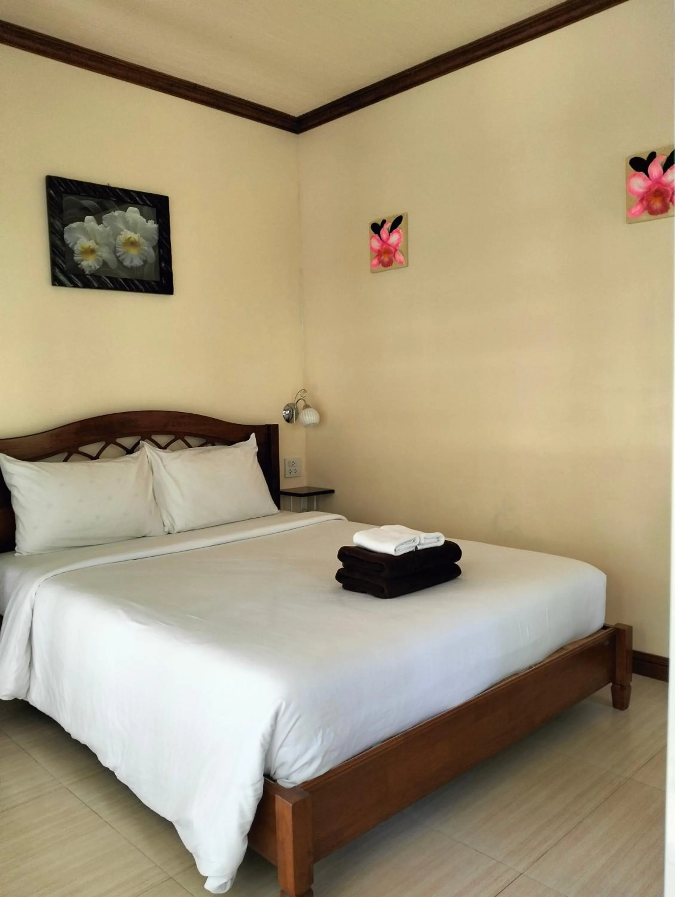 Photo of the whole room, Bed in Khao Sok Palm Garden Resort