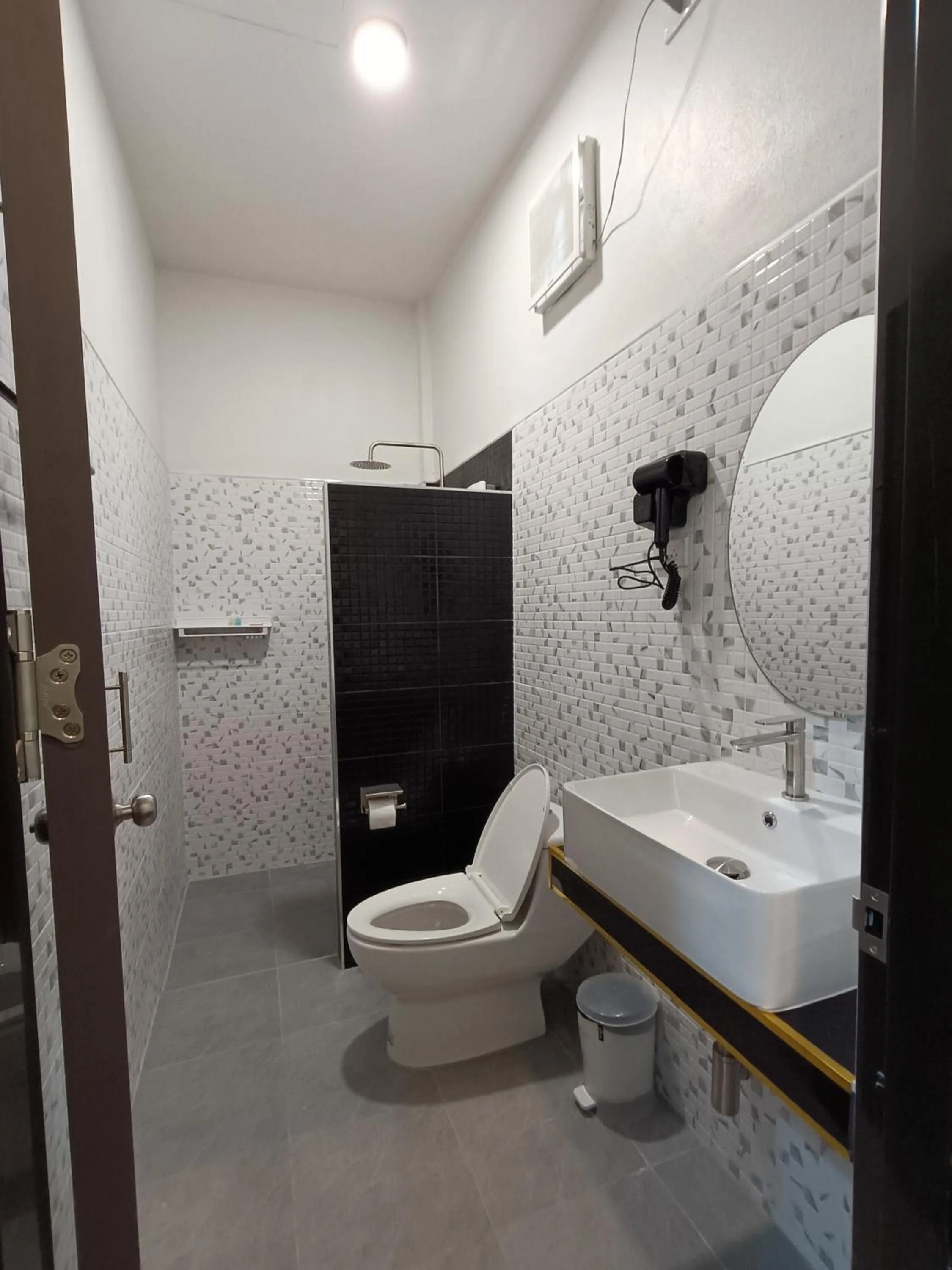 Shower in Khao Sok Palm Garden Resort