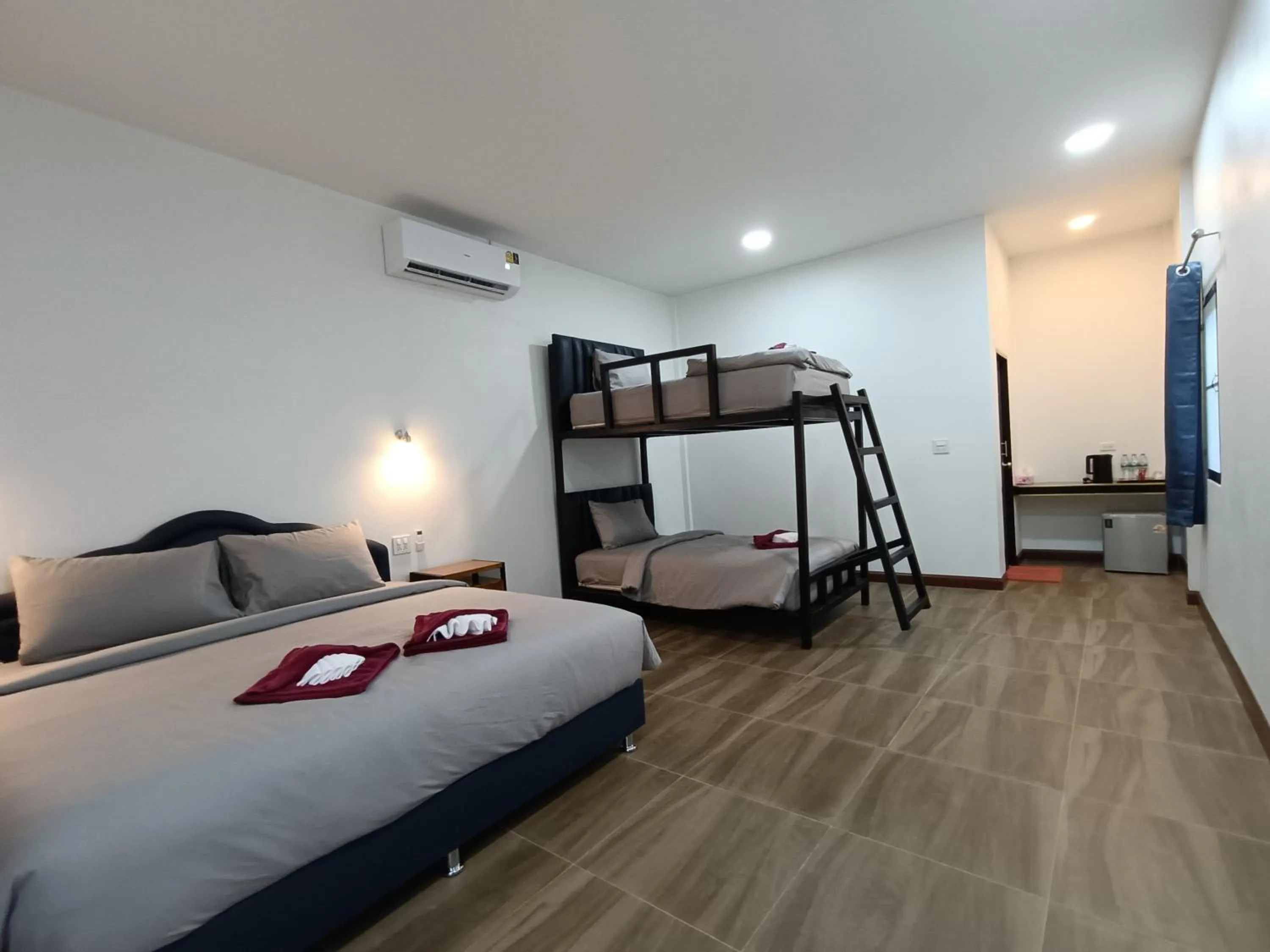 Bed in Khao Sok Palm Garden Resort