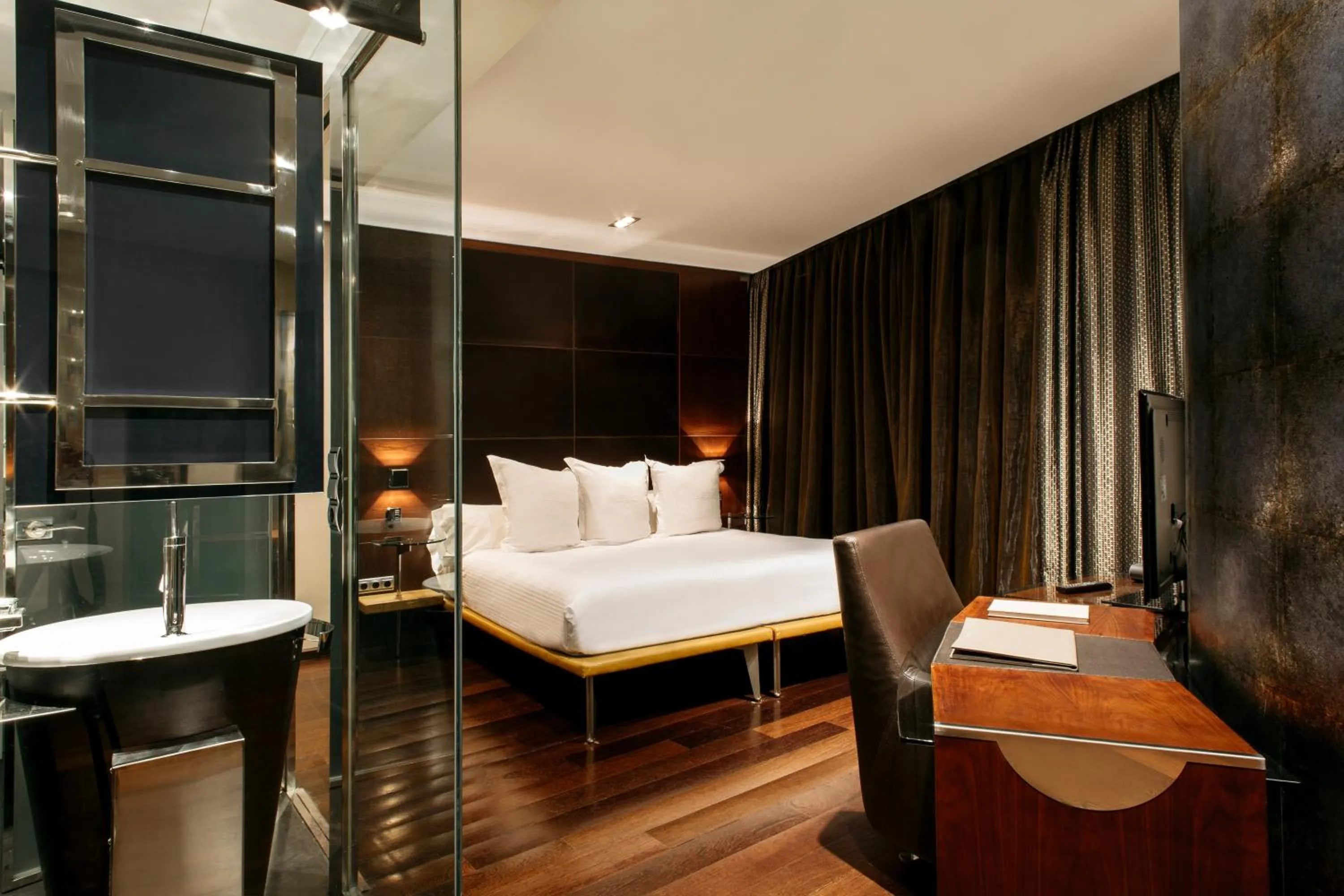 Photo of the whole room, Bed in Hotel Urban, a Small Luxury Hotel of the World