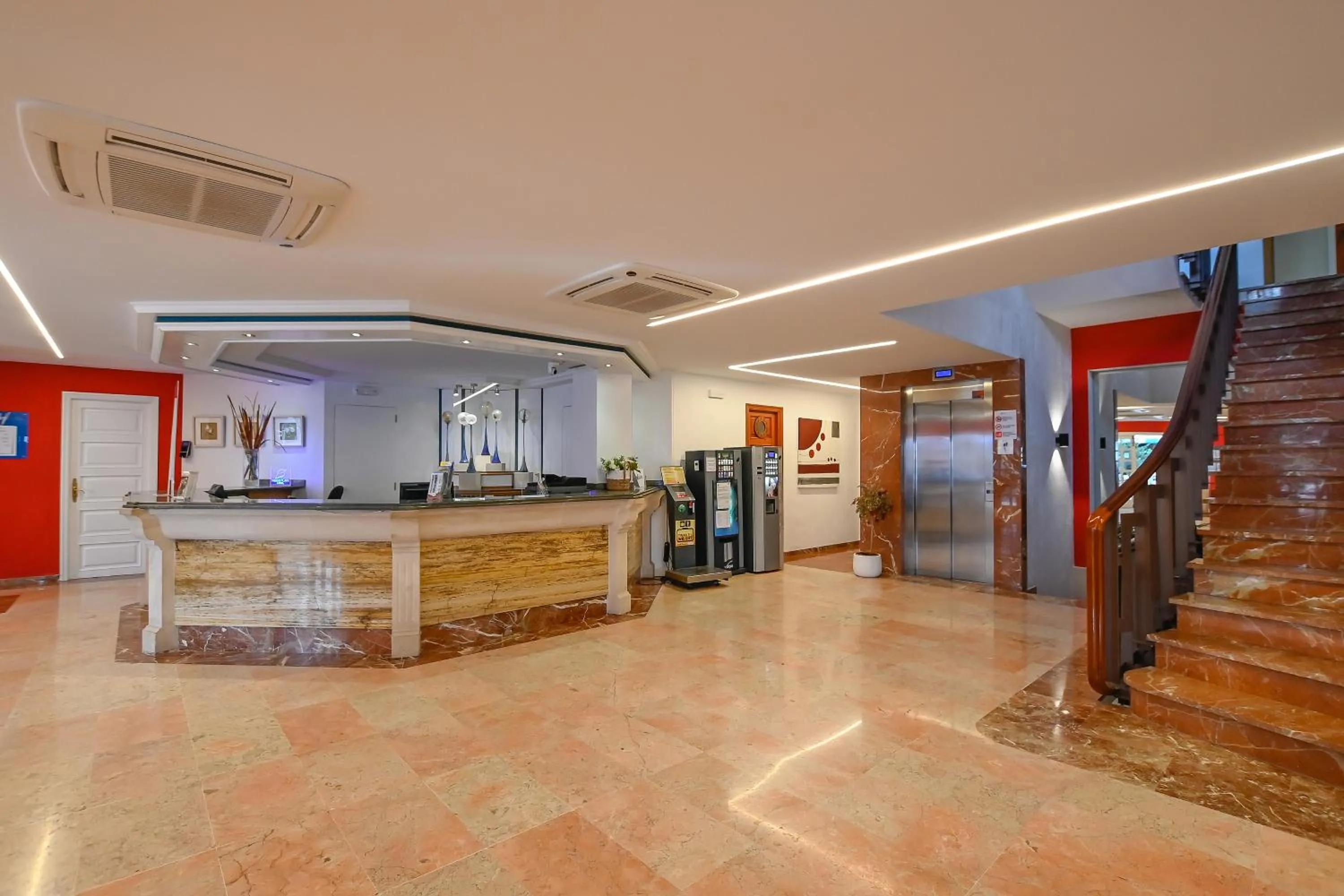 Lobby or reception in Hotel Pinos Playa