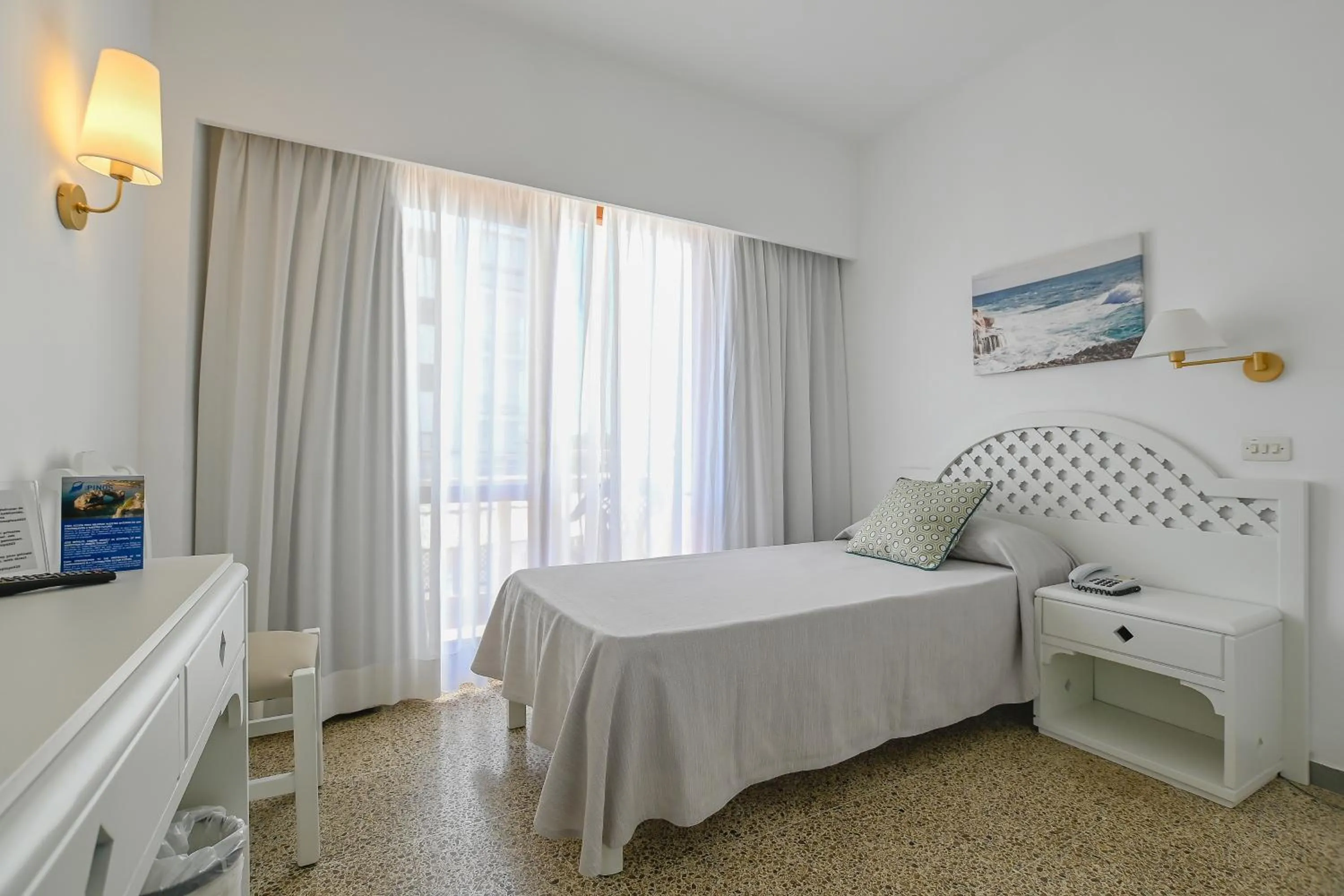 Bed in Hotel Pinos Playa