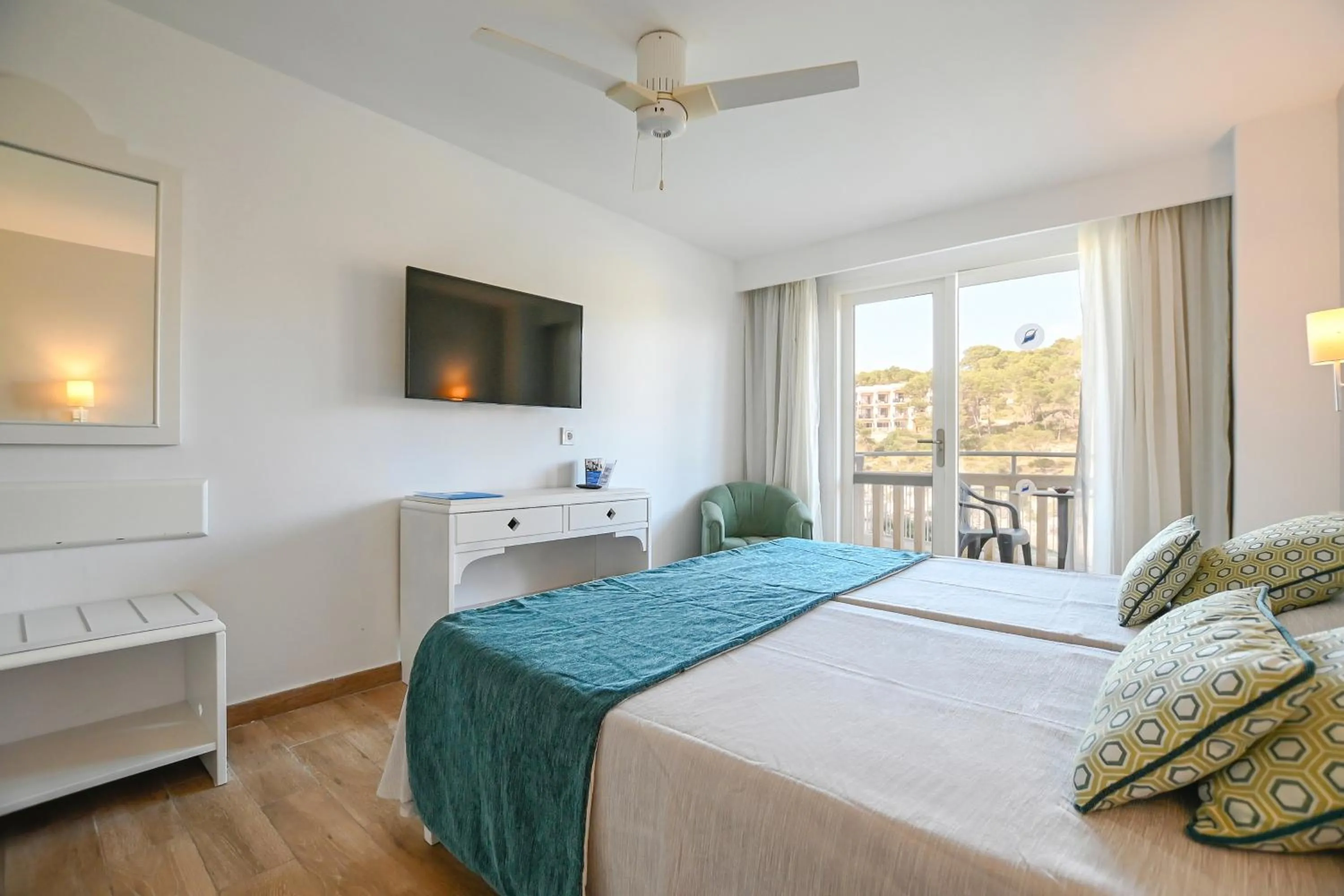 Bedroom, Bed in Hotel Pinos Playa