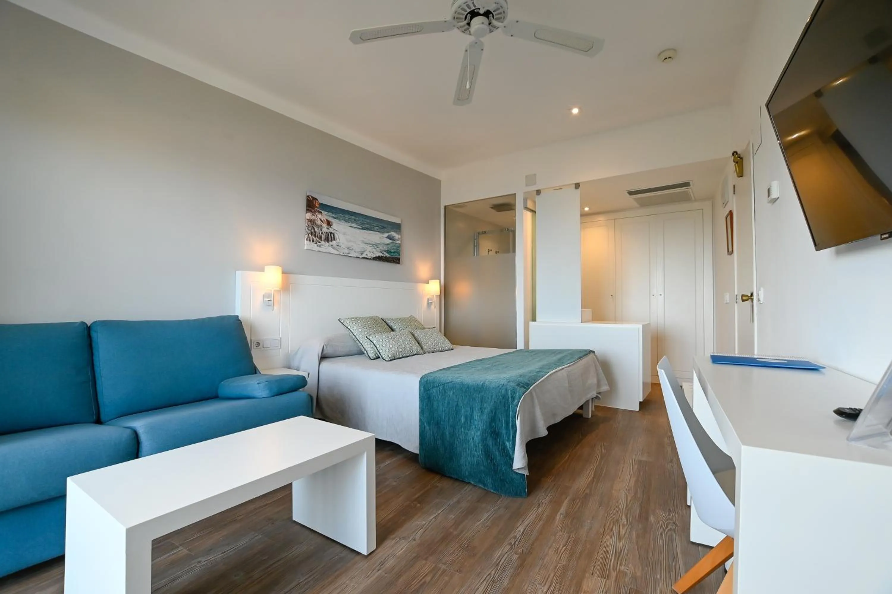 TV and multimedia, Bed in Hotel Pinos Playa