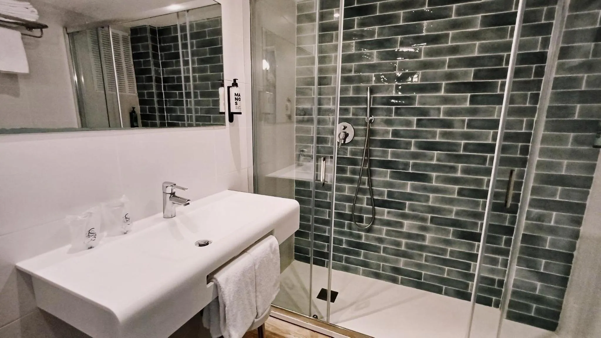 Bathroom in Hotel Pinos Playa