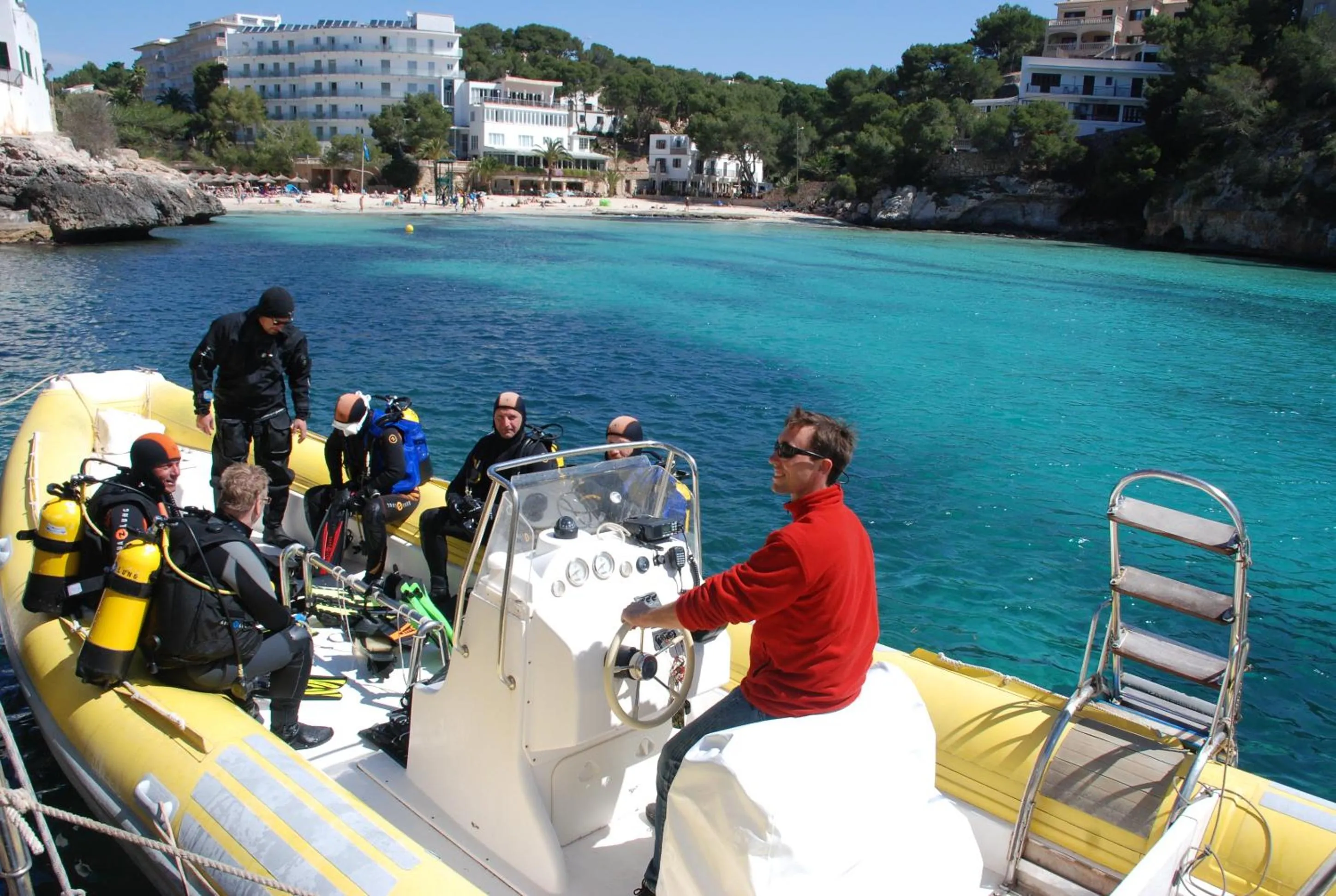 People in Hotel Pinos Playa