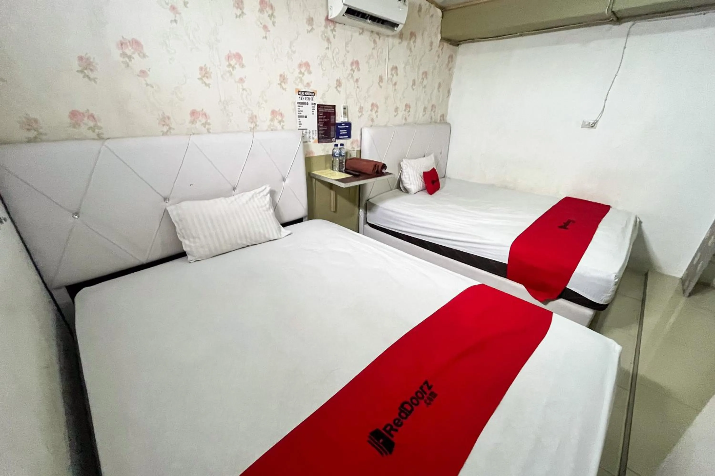 Bedroom, Bed in RedDoorz at Syariah Imah 2 Lampung