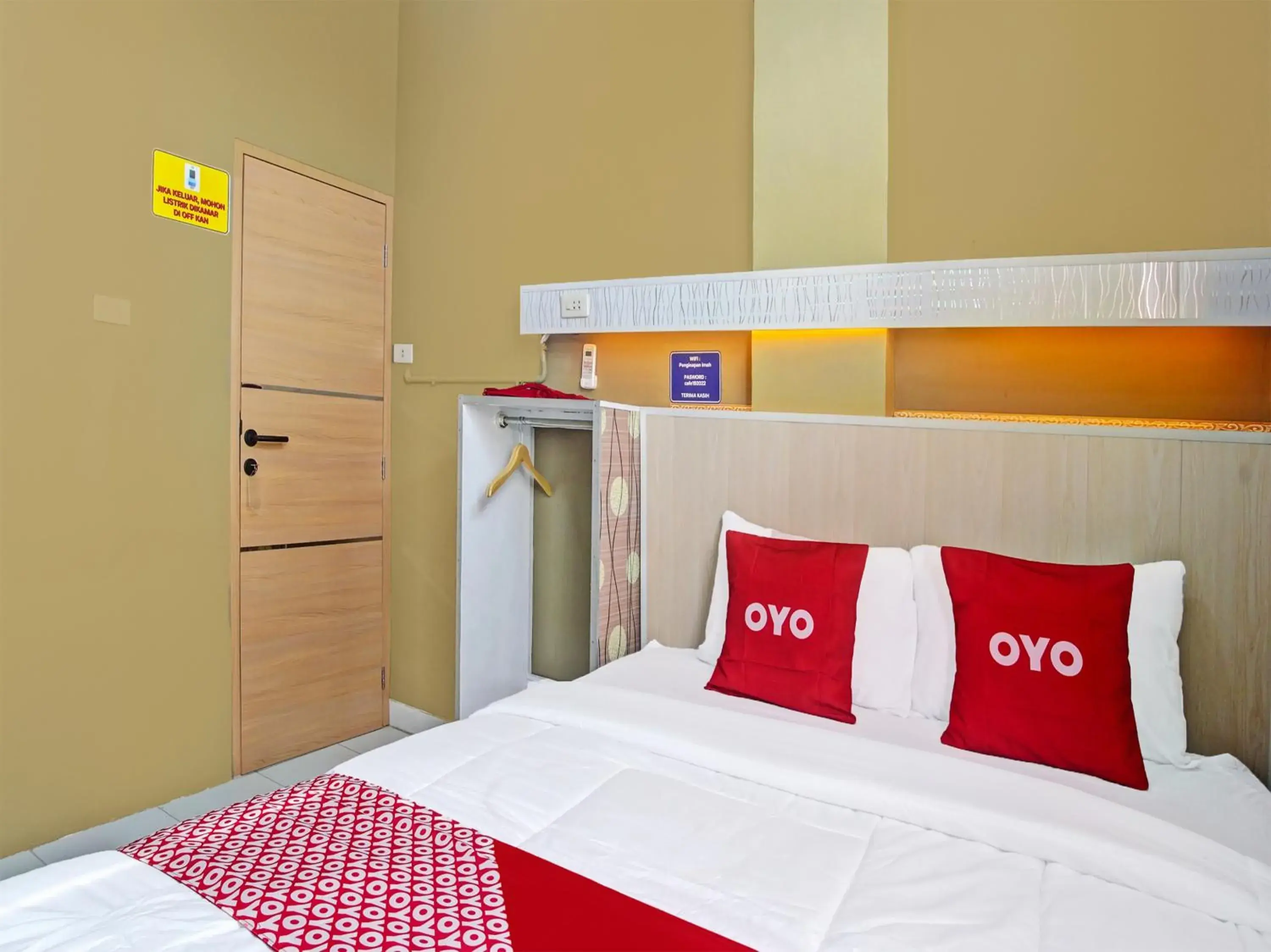 Superior Twin Room in RedDoorz at Syariah Imah 2 Lampung Superior Twin Room in RedDoorz at Syariah Imah 2 Lampung